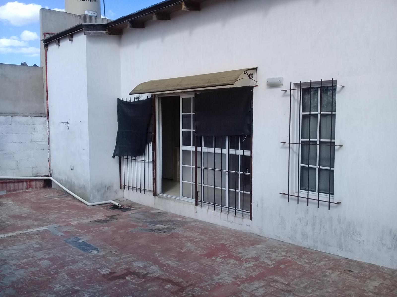 EXCELENTE CASA EN 2 PLANTAS — foto 8