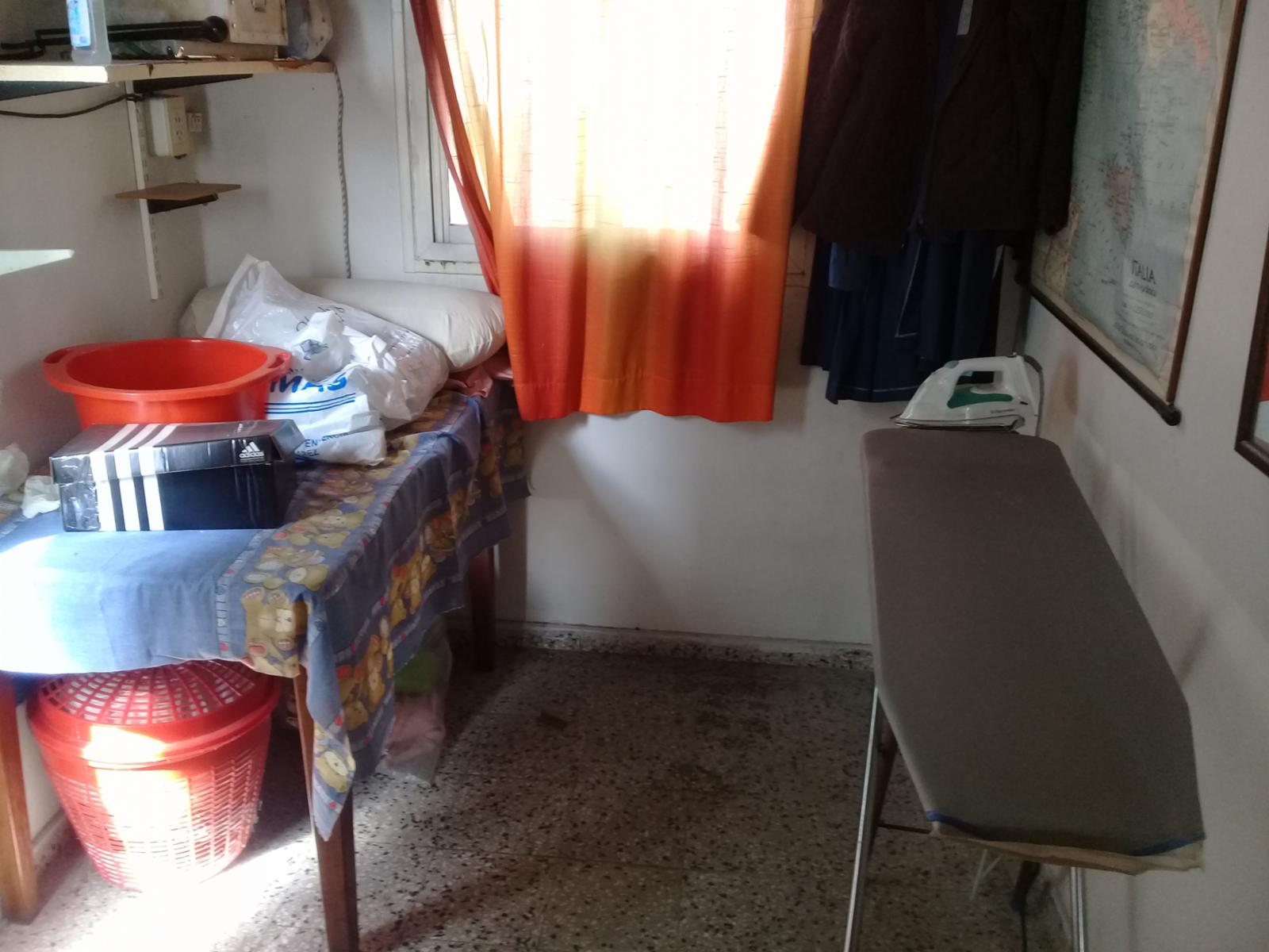 GALPON DOBLE de 250 m2 EN ESQUINA CON DEPARTAMENTOS PLANTA ALTA — foto 3