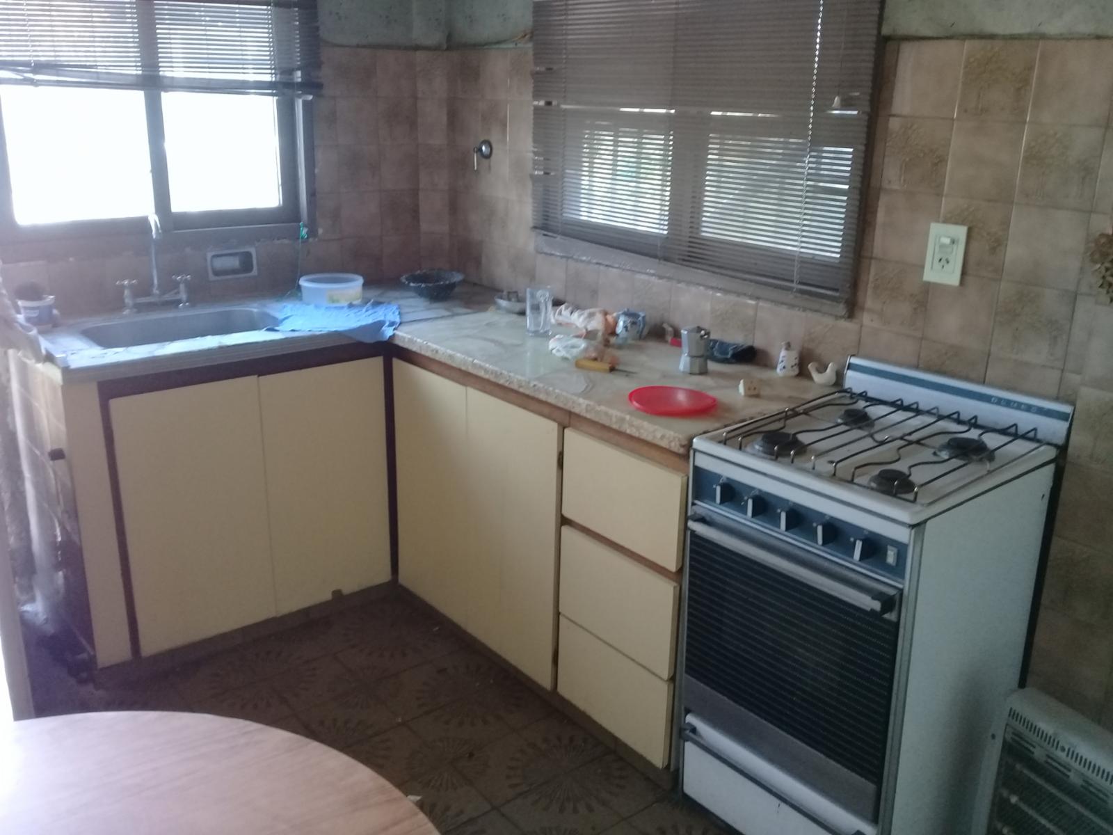 GALPON DOBLE de 250 m2 EN ESQUINA CON DEPARTAMENTOS PLANTA ALTA — foto 6