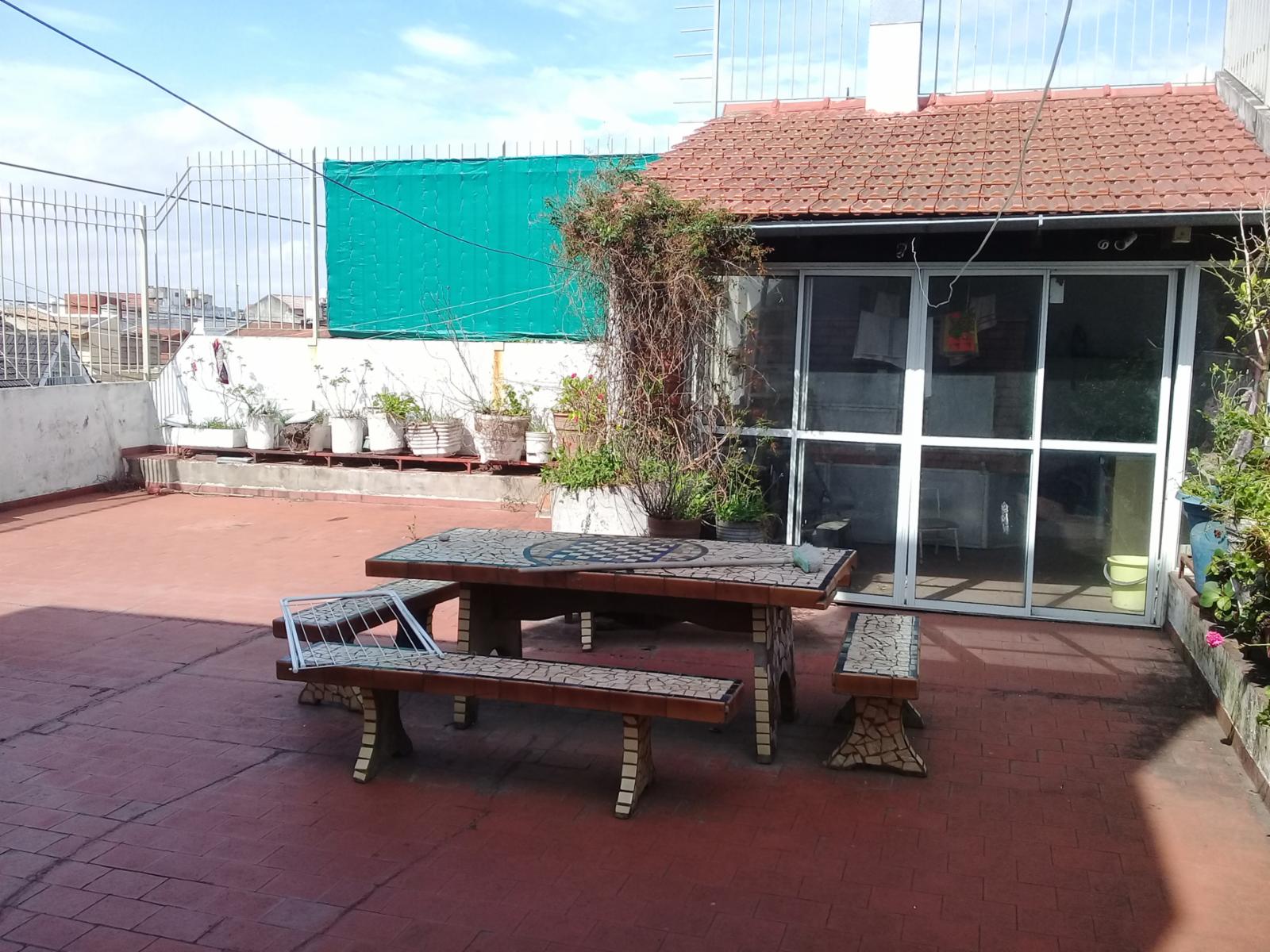 GALPON DOBLE de 250 m2 EN ESQUINA CON DEPARTAMENTOS PLANTA ALTA — foto 9