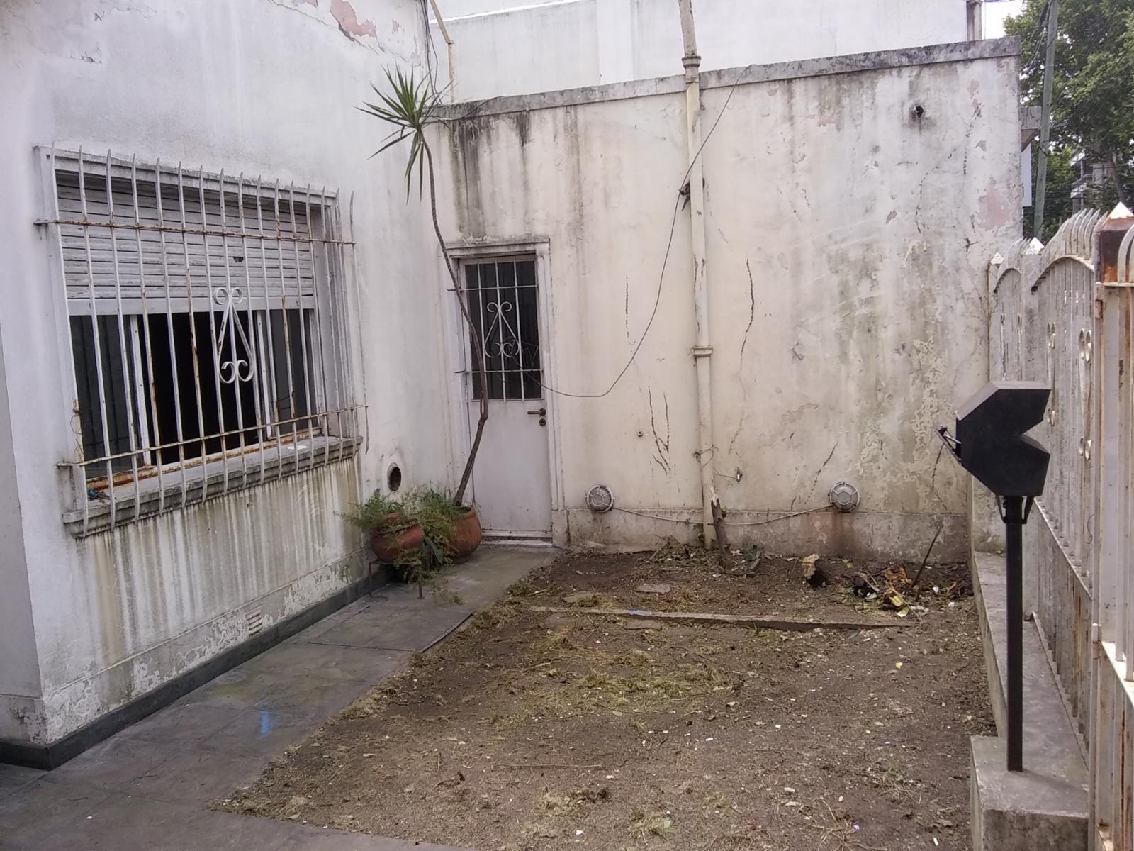 Propiedad de 3 amb en lote propio en el centro comercial de villa ballester - 5