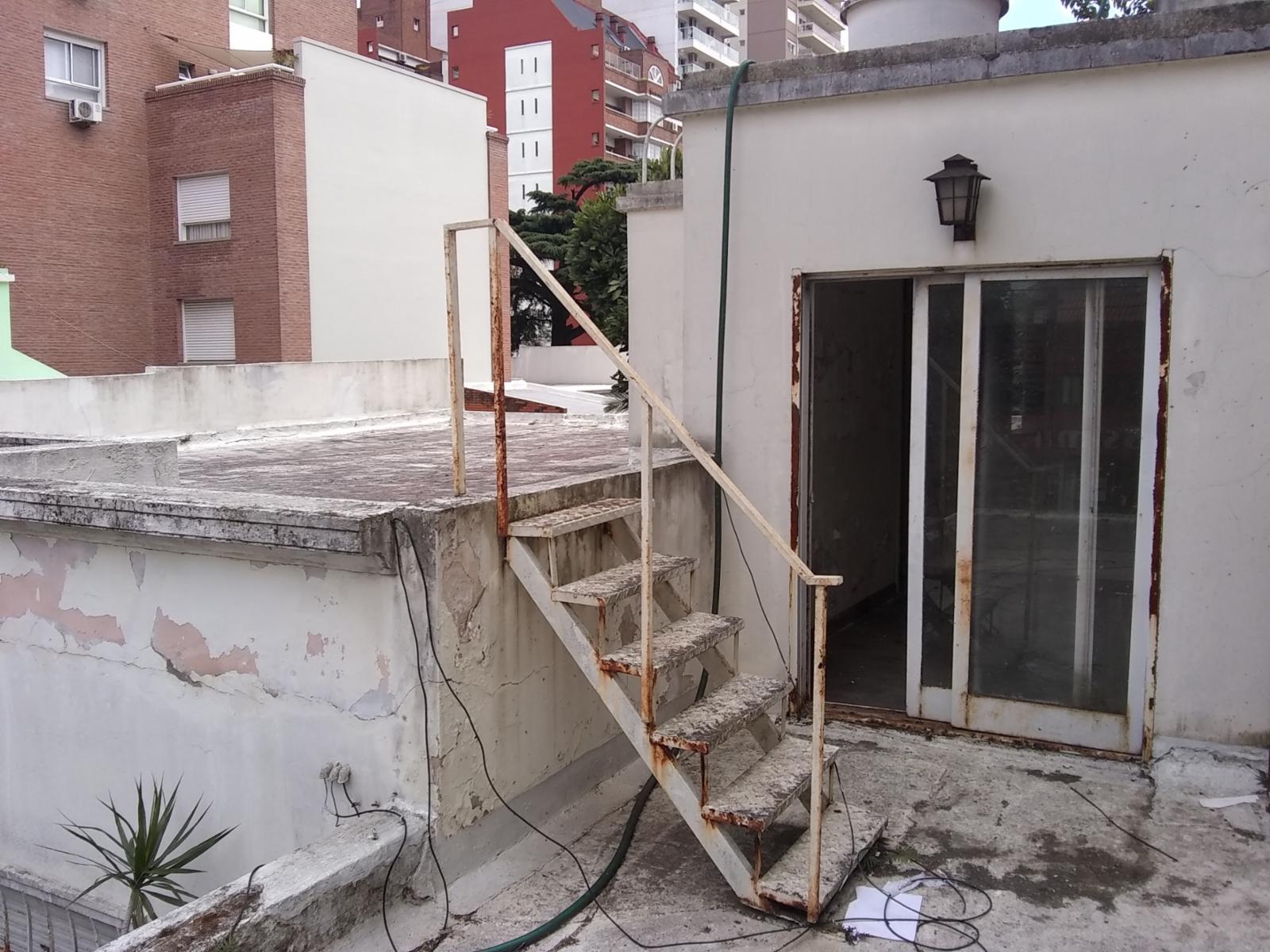 Propiedad de 3 amb en lote propio en el centro comercial de villa ballester - 24