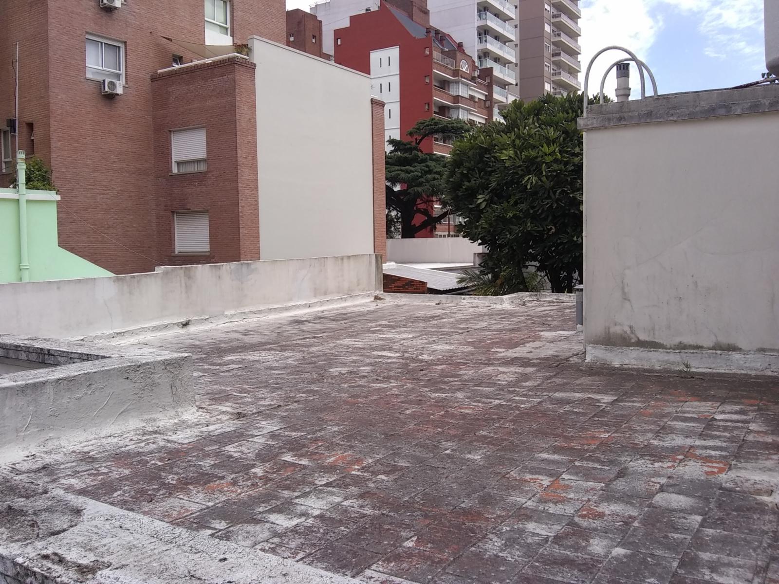 Propiedad de 3 amb en lote propio en el centro comercial de villa ballester - 27