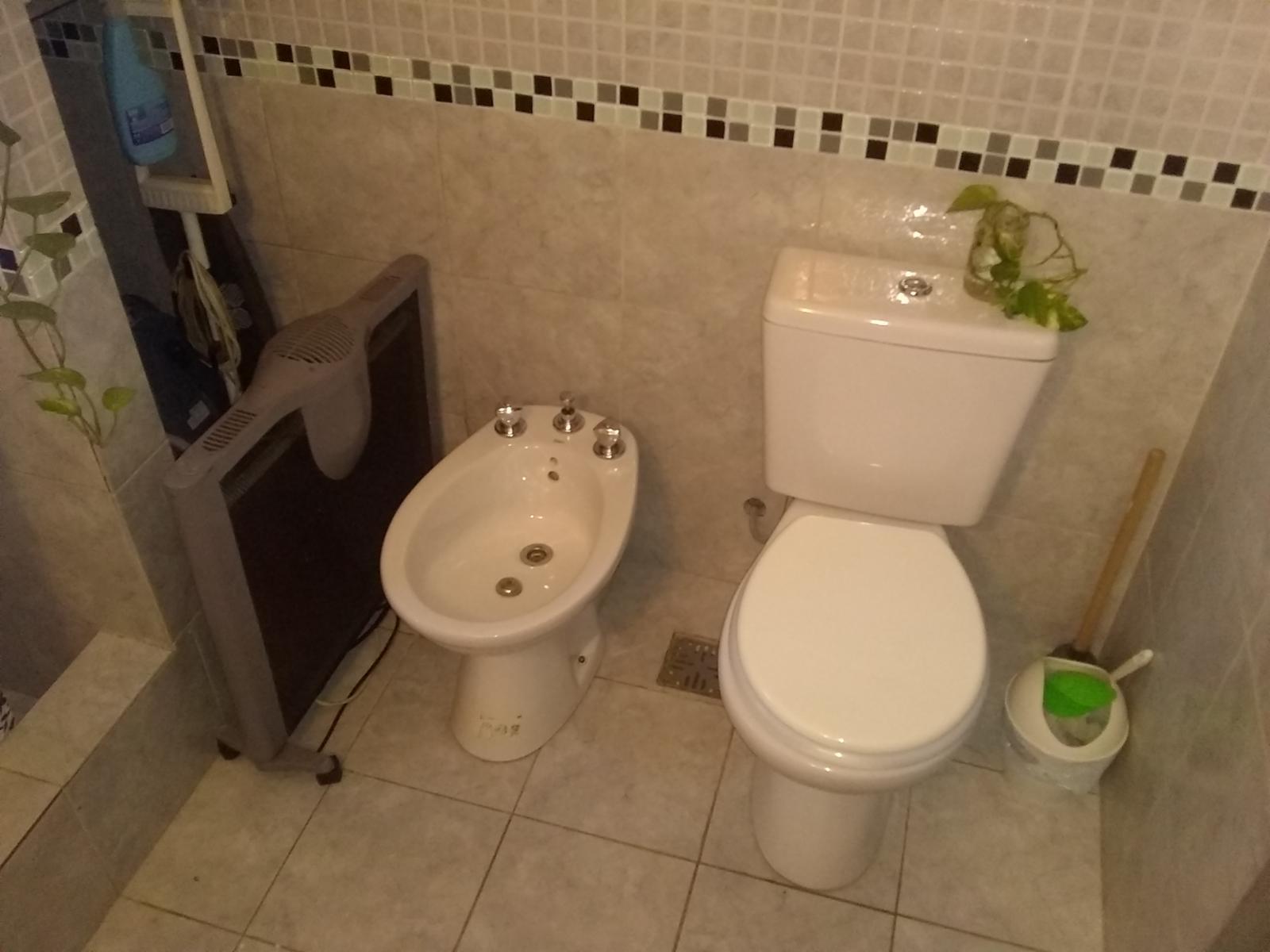 PROPIEDAD MULTIFAMILIAR EN 2 PLANTAS Y CASA LATERAL. — foto 4