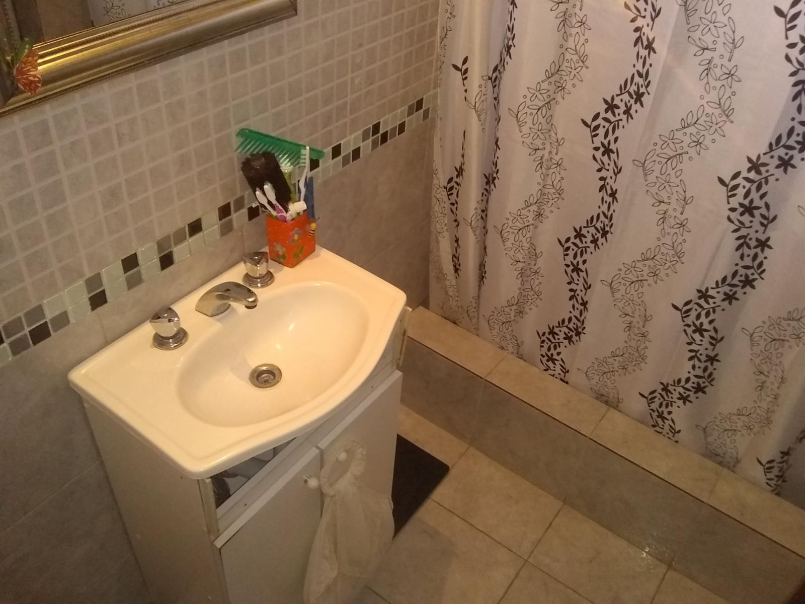 PROPIEDAD MULTIFAMILIAR EN 2 PLANTAS Y CASA LATERAL. — foto 5