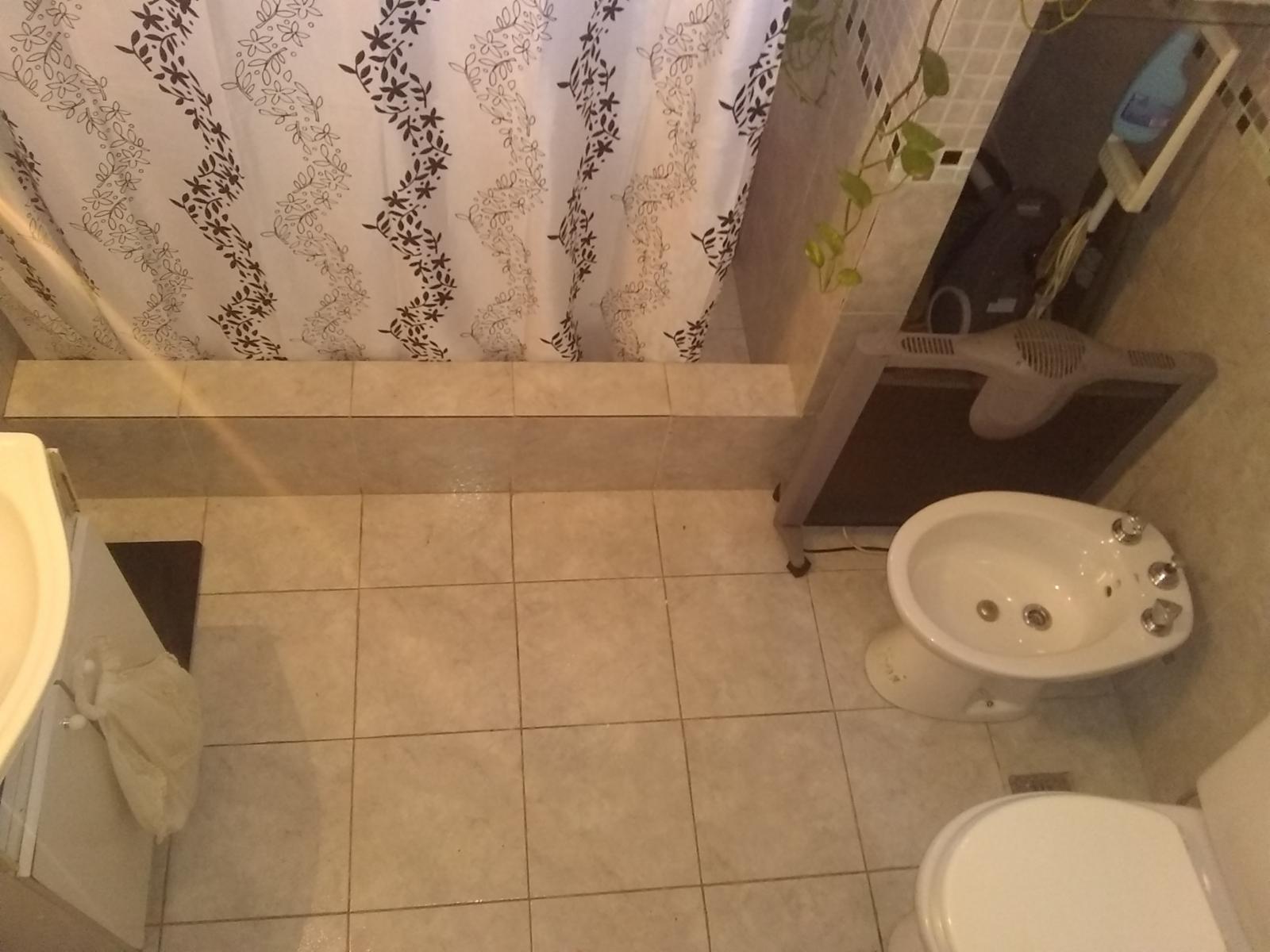 PROPIEDAD MULTIFAMILIAR EN 2 PLANTAS Y CASA LATERAL. — foto 6