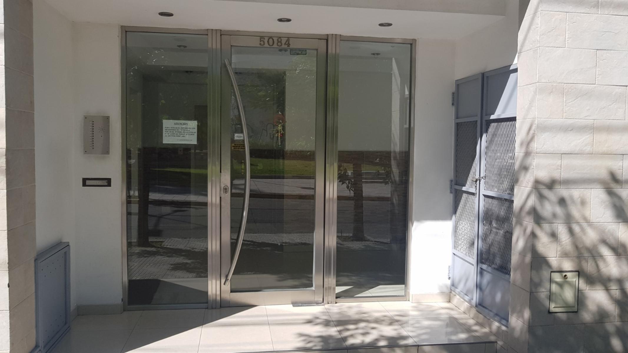 Excelente departamento 3 amb a la venta en villa ballestera mts del centro comercial y frente a plaza roca — foto 2