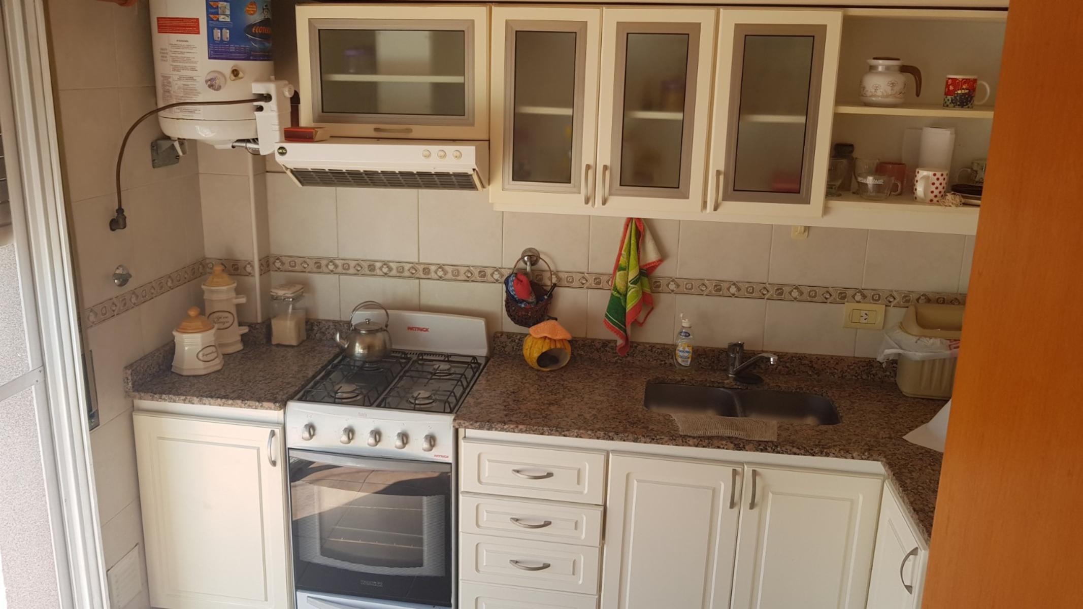 Excelente departamento 3 amb a la venta en villa ballestera mts del centro comercial y frente a plaza roca — foto 4