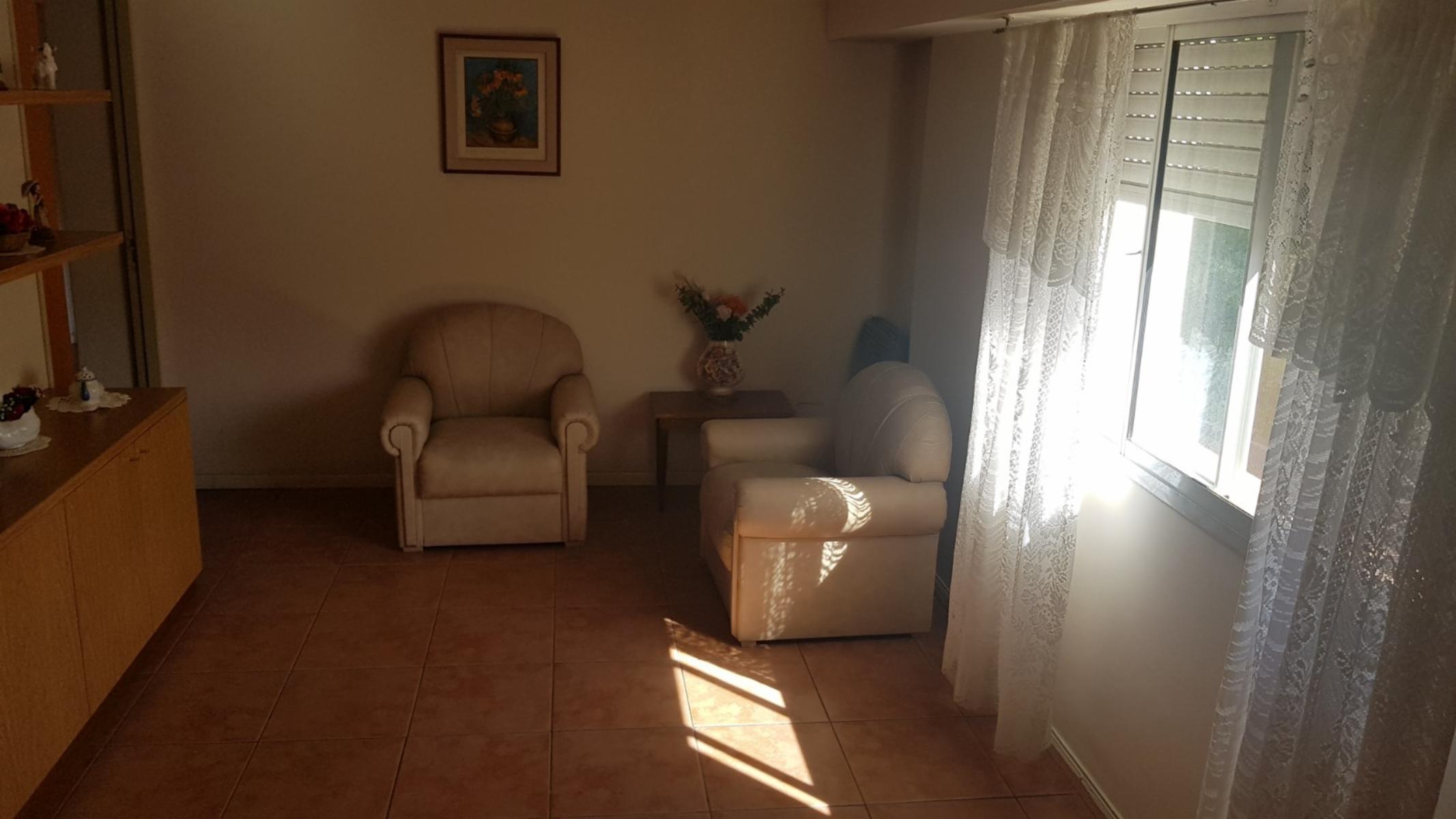 Excelente departamento 3 amb a la venta en villa ballestera mts del centro comercial y frente a plaza roca — foto 5