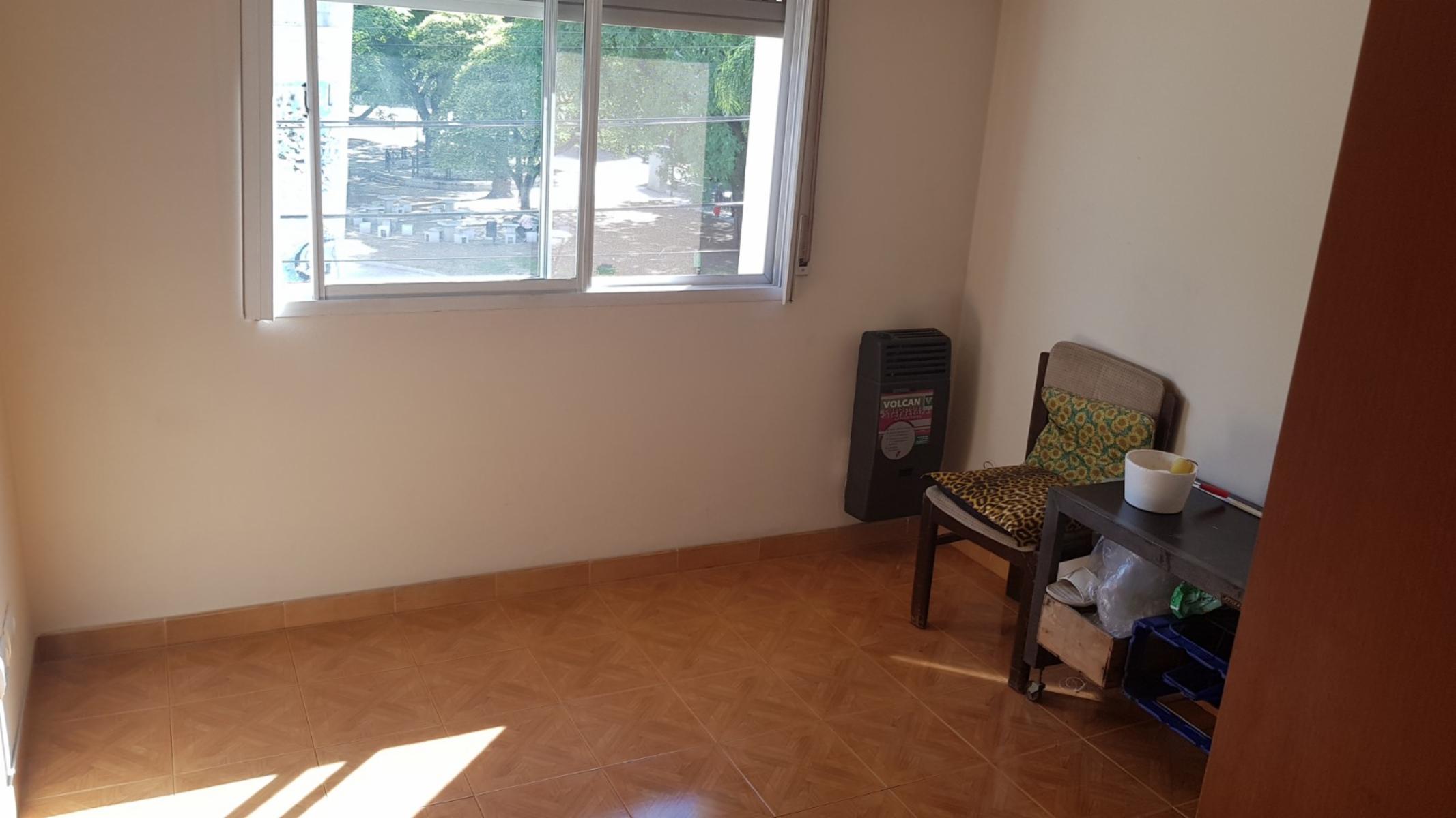 Excelente departamento 3 amb a la venta en villa ballestera mts del centro comercial y frente a plaza roca — foto 7