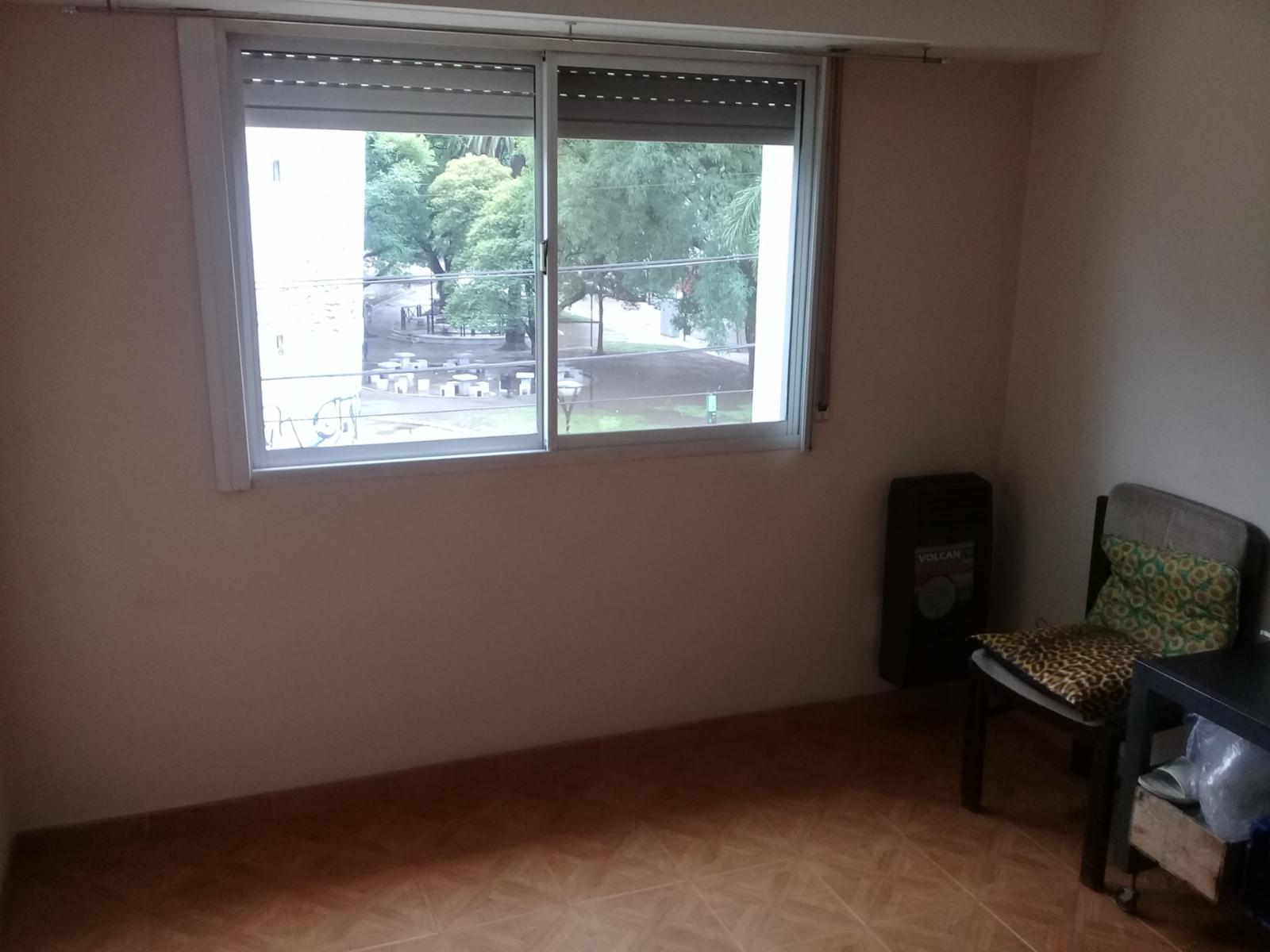 Excelente departamento 3 amb a la venta en villa ballestera mts del centro comercial y frente a plaza roca — foto 13