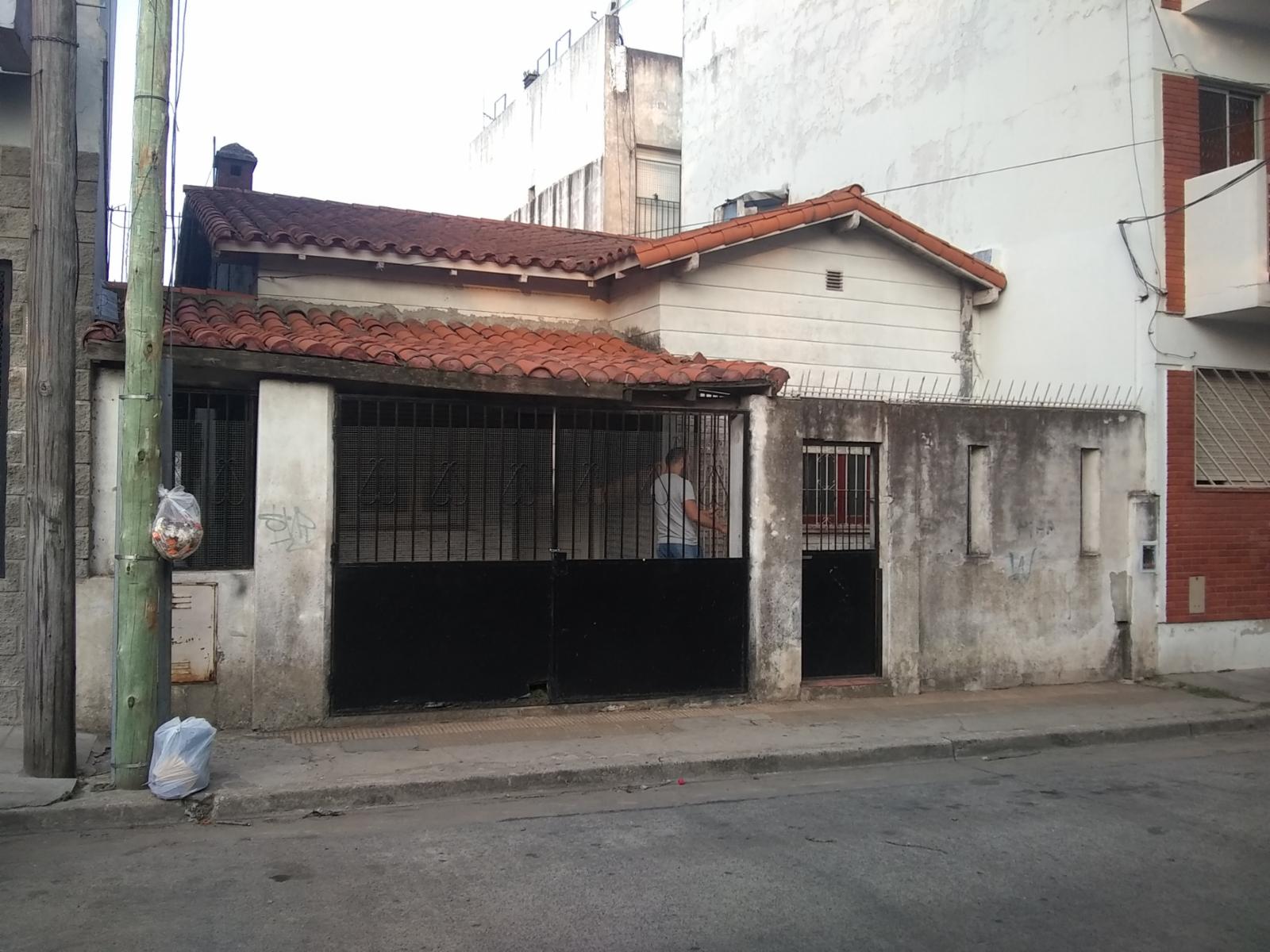 Propiedad en lote propio en excelente ubicación a mts de la estación Jose León Suarez — foto 4