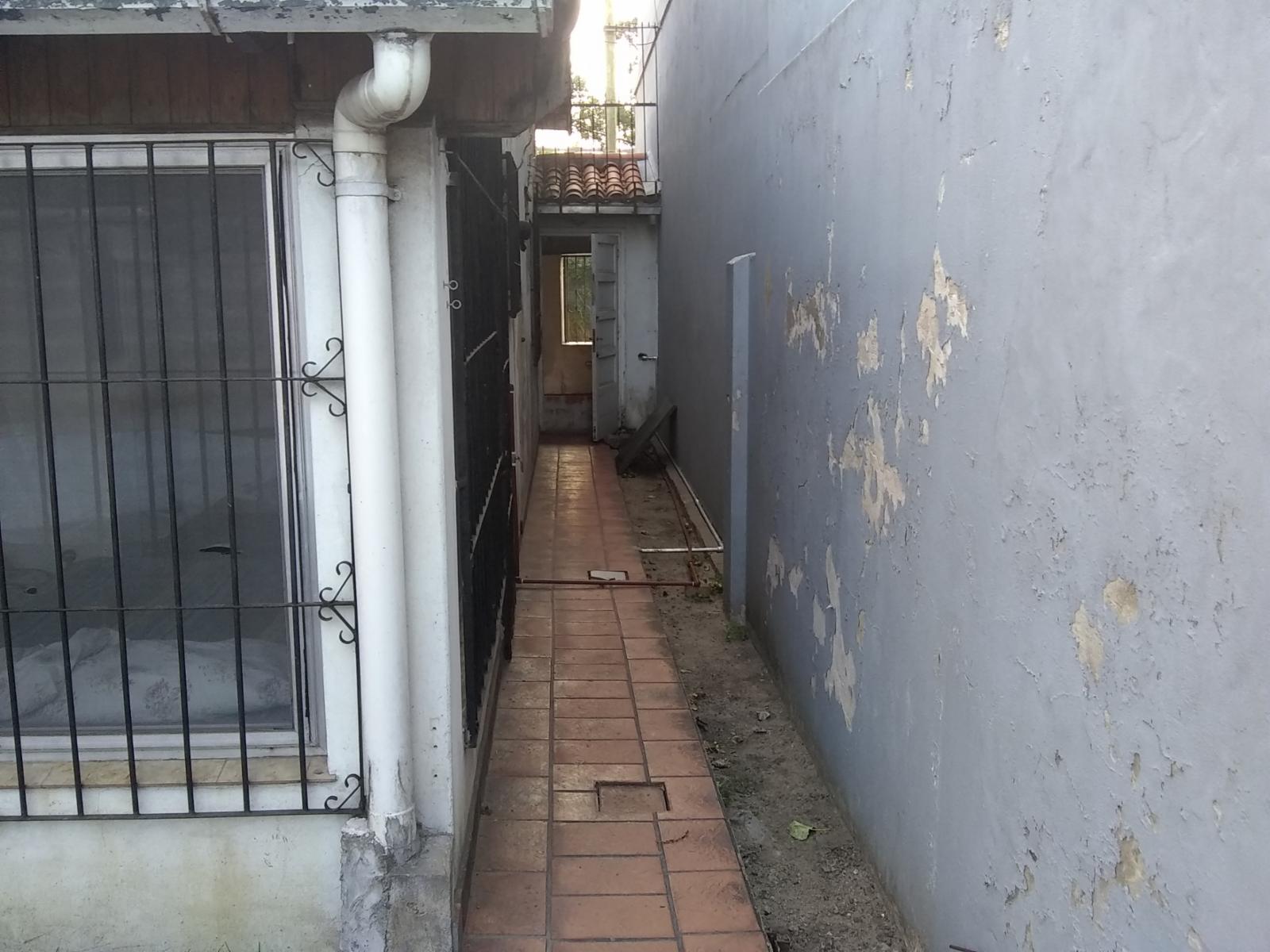 Propiedad en lote propio en excelente ubicación a mts de la estación Jose León Suarez — foto 8