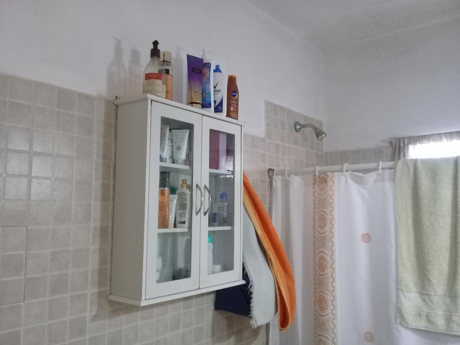 PROPIEDAD MULTIFAMILIAR CON AMBIENTES AMPLIOS.