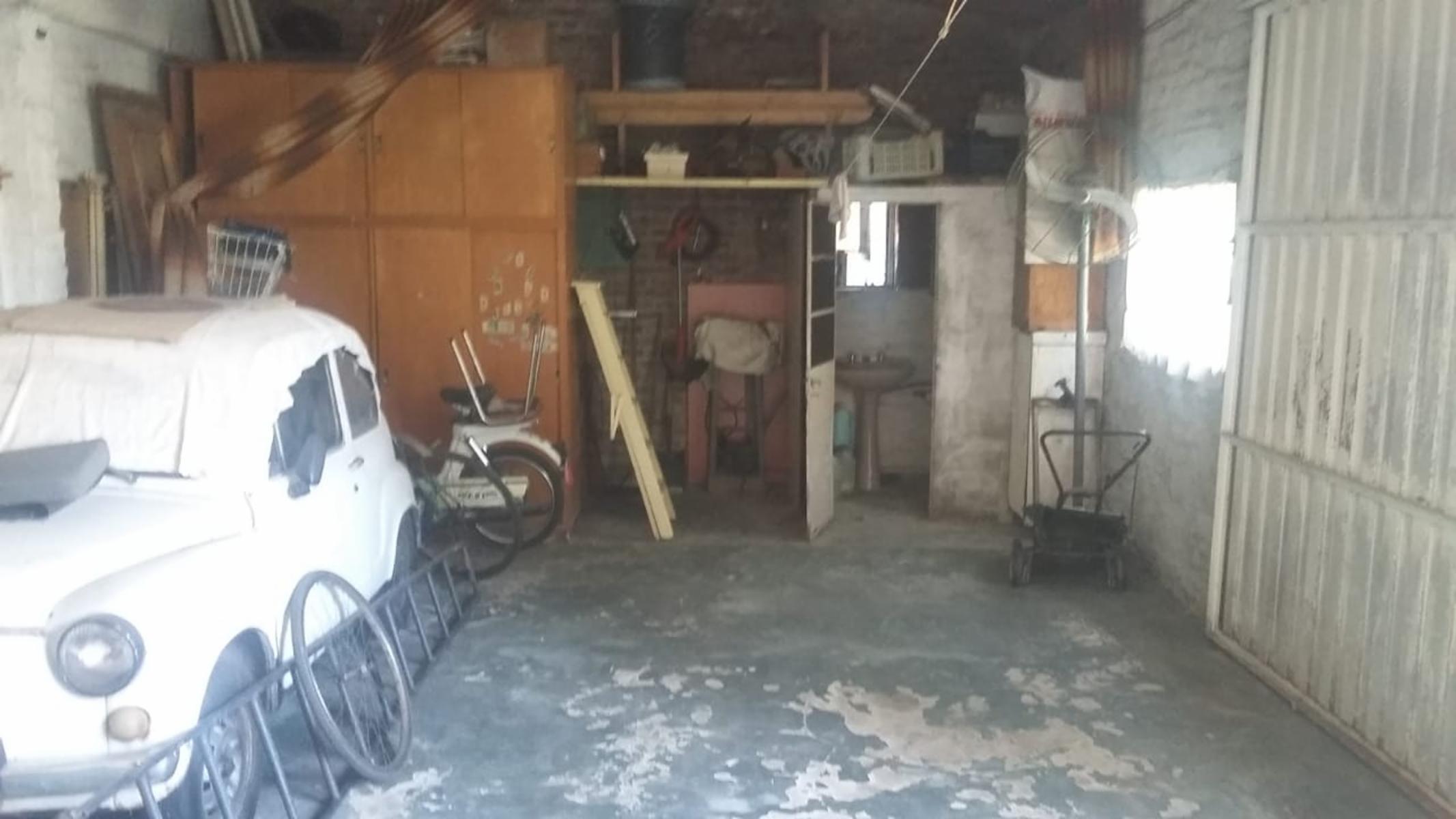 CHILAVERT. CAMPICHUELO Y 26 DE JULIO. CASA 3 AMBIENTES CON ENTRADA PARA VARIOS AUTOS Y GRAN FONDO LIBRE — foto 4