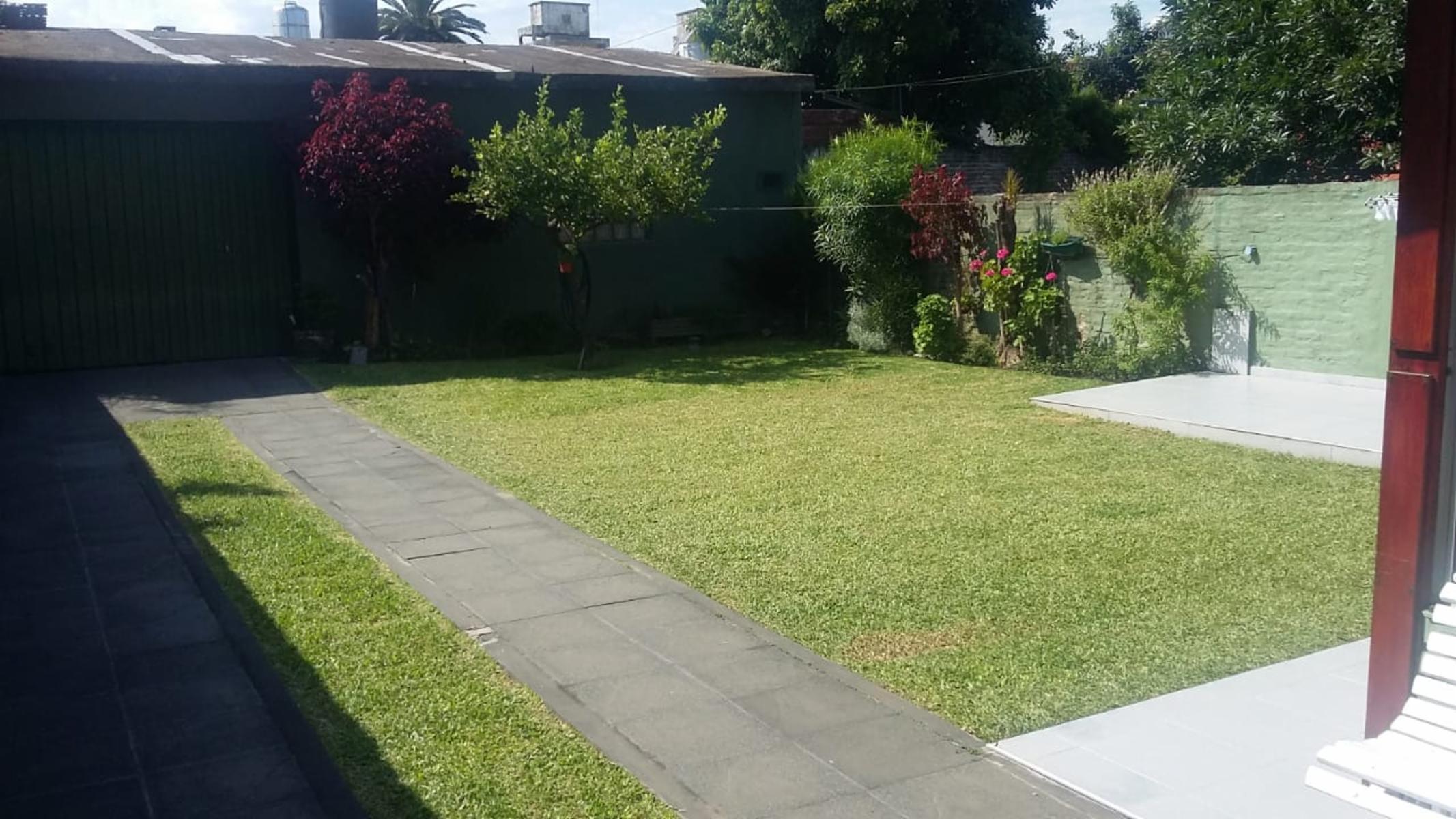 CHILAVERT. CAMPICHUELO Y 26 DE JULIO. CASA 3 AMBIENTES CON ENTRADA PARA VARIOS AUTOS Y GRAN FONDO LIBRE — foto 10