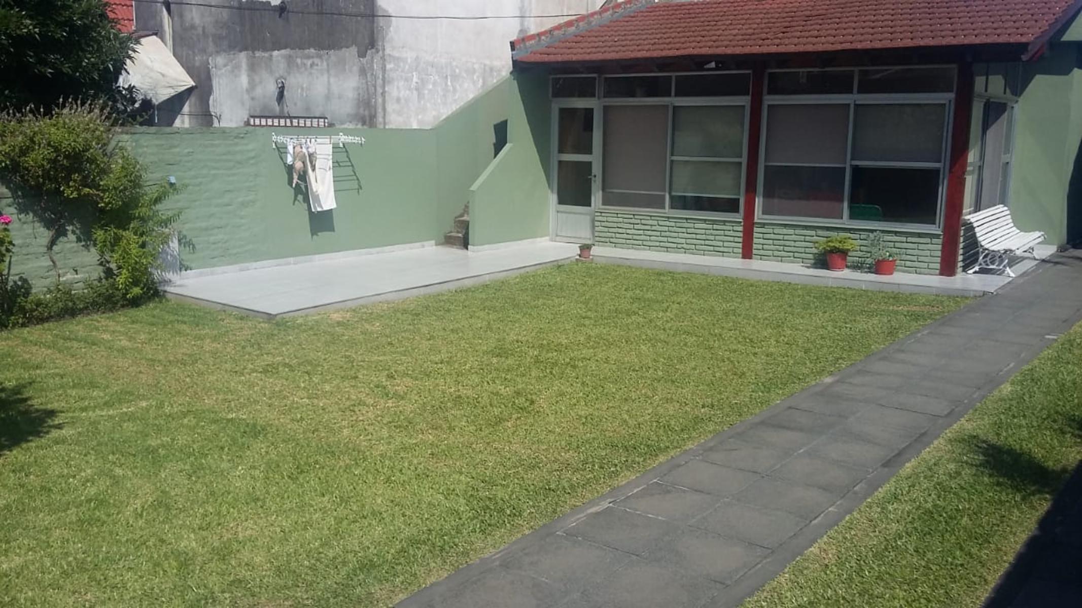 CHILAVERT. CAMPICHUELO Y 26 DE JULIO. CASA 3 AMBIENTES CON ENTRADA PARA VARIOS AUTOS Y GRAN FONDO LIBRE — foto 12