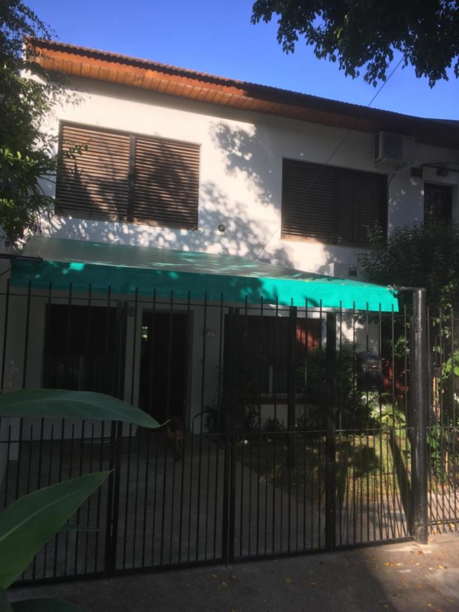 V.ADELINA. C.ARGERICH Y AV. DE MAYO. CASA 3 AMBIENTES, 2 DORMITORIOS , COCINA-COMEDOR, BAÑO, FONDO LIBRE Y COCHERA