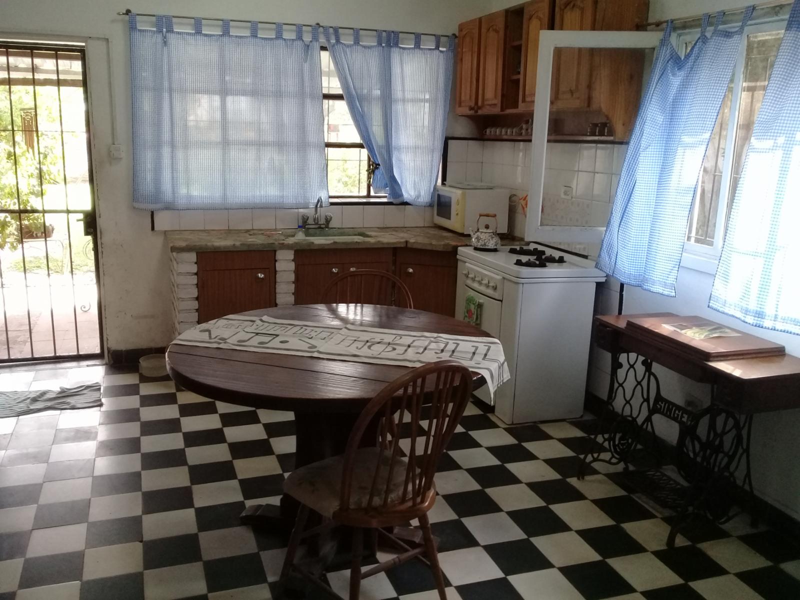 EXCELENTE CASA AMERICANA CON FONDO PARQUIZADO — foto 5