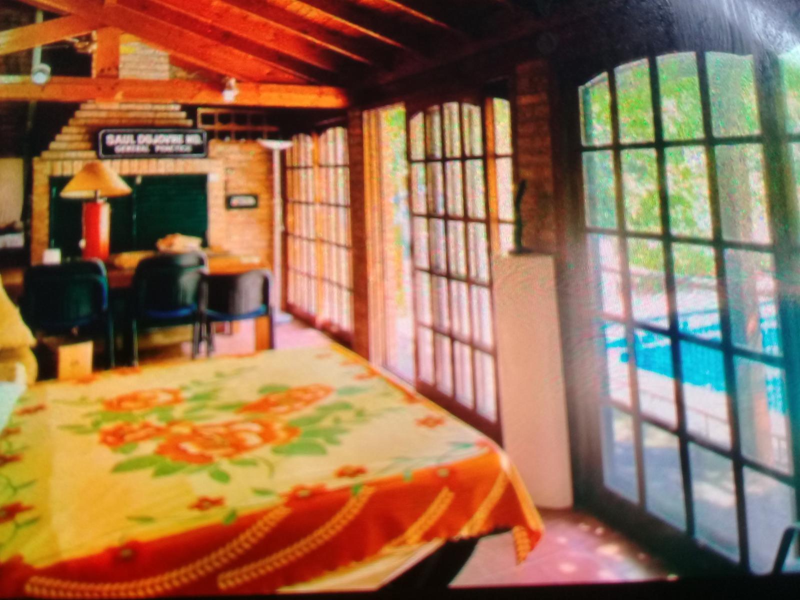 EXCELENTE PROPIEDAD CON GARAGE,PARQUE Y PISCINA.