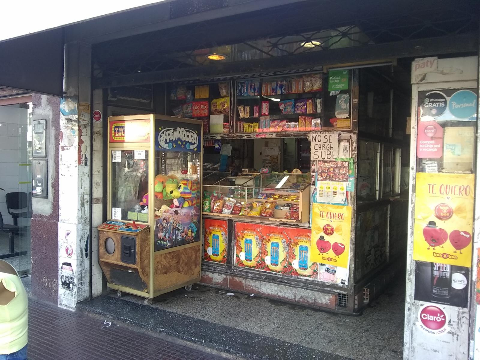 EXCELENTE FONDO DE COMERCIO KIOSCO EN PLENO CENTRO COMERCIAL DE SUAREZ CON MUY BUENA TRAYECTORIA EN LA ZONA. IDEAL INVERSOR — foto 2