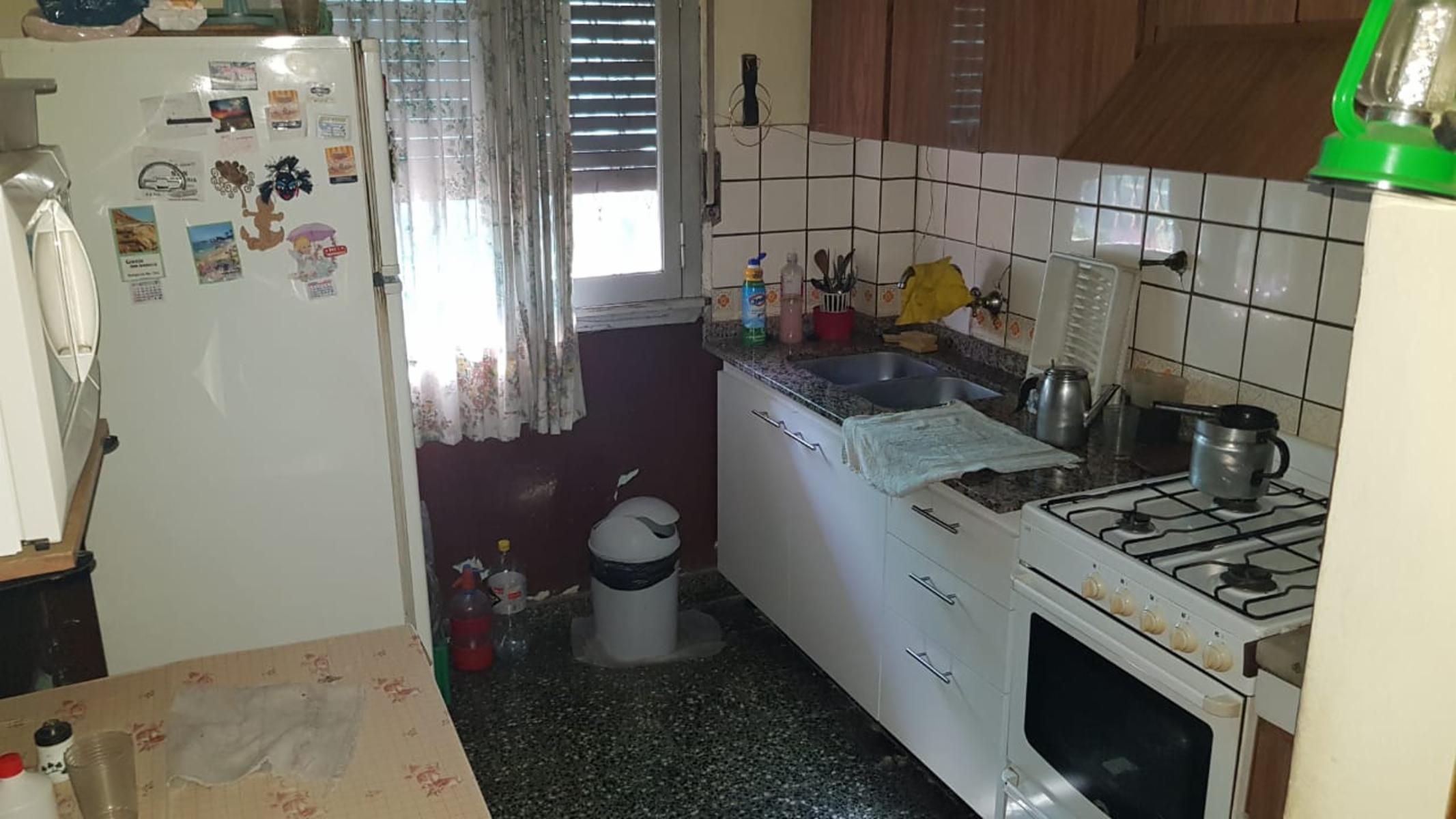 CASA AMERICANA DE 3 AMBIENTES A UNA CUADRA DE AV.MARQUEZ. — foto 3