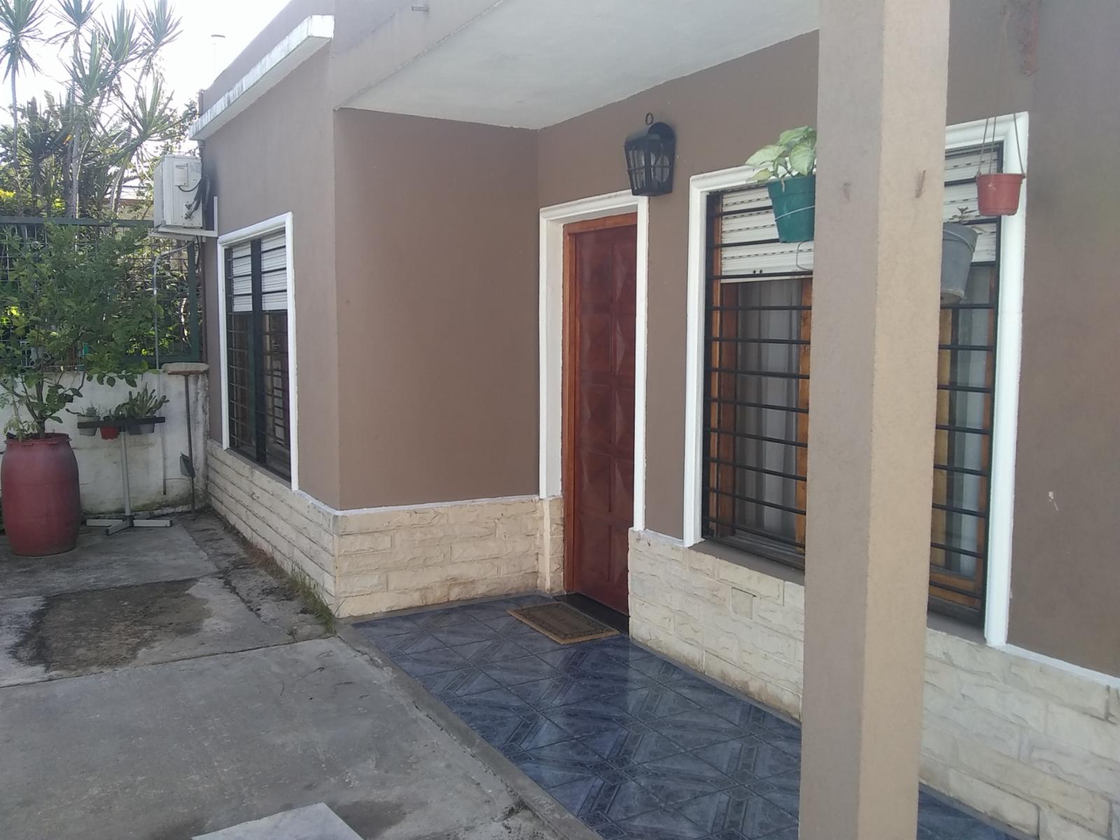 Excelente propiedad en lote propio 3 amb con fondo libre y entrada de auto pasante, muy buen estado general.Barrio parque Sur Horeis — foto 4