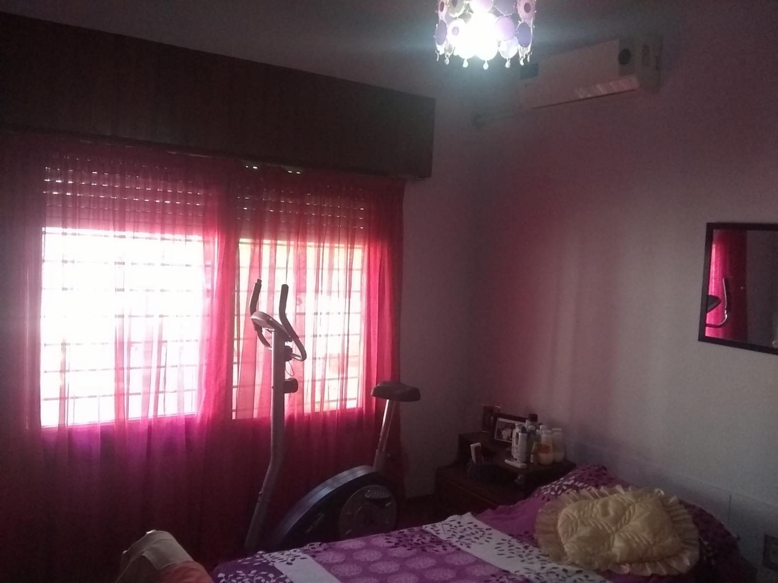 Excelente propiedad en lote propio 3 amb con fondo libre y entrada de auto pasante, muy buen estado general.Barrio parque Sur Horeis — foto 11