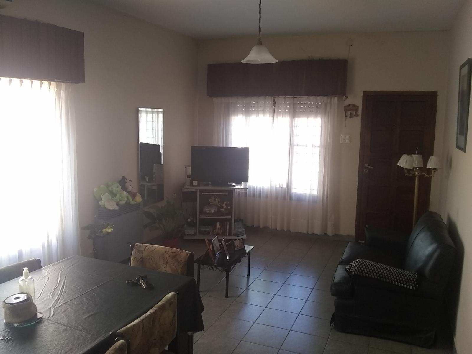 Excelente propiedad en lote propio 3 amb con fondo libre y entrada de auto pasante, muy buen estado general.Barrio parque Sur Horeis — foto 12