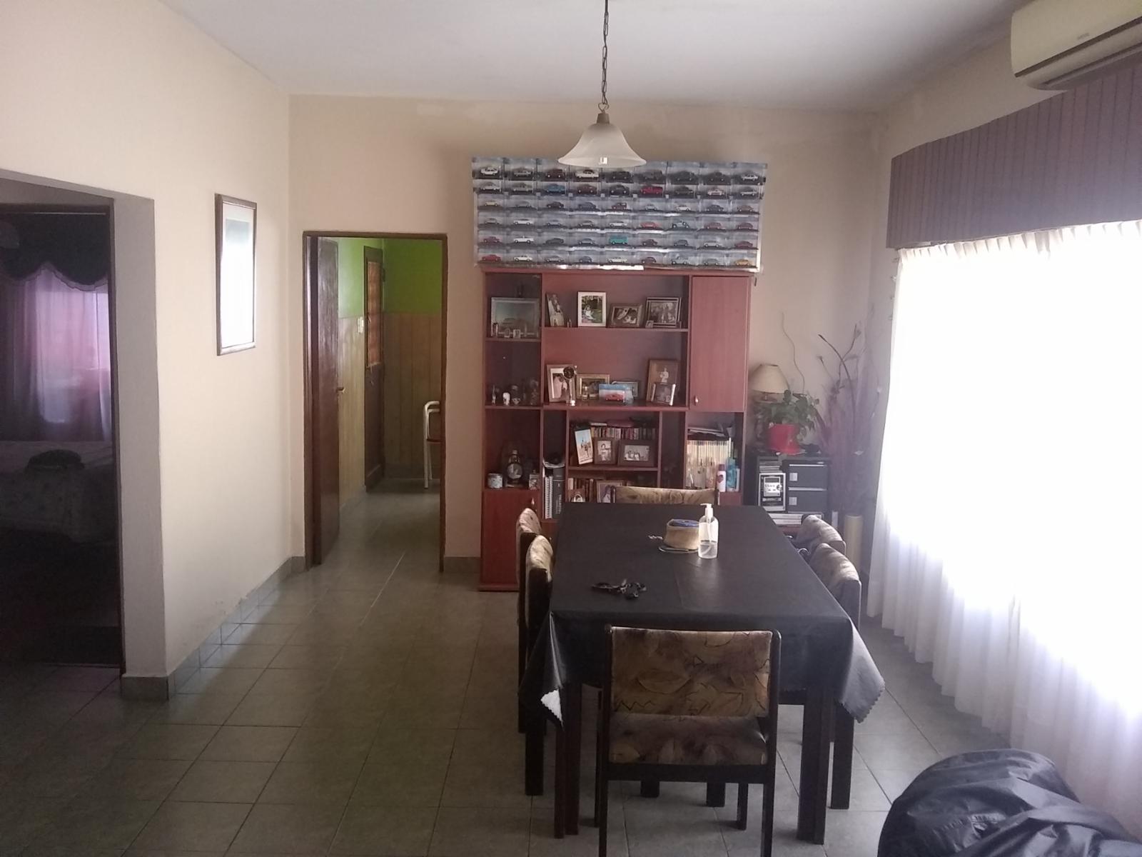 Excelente propiedad en lote propio 3 amb con fondo libre y entrada de auto pasante, muy buen estado general.Barrio parque Sur Horeis — foto 13