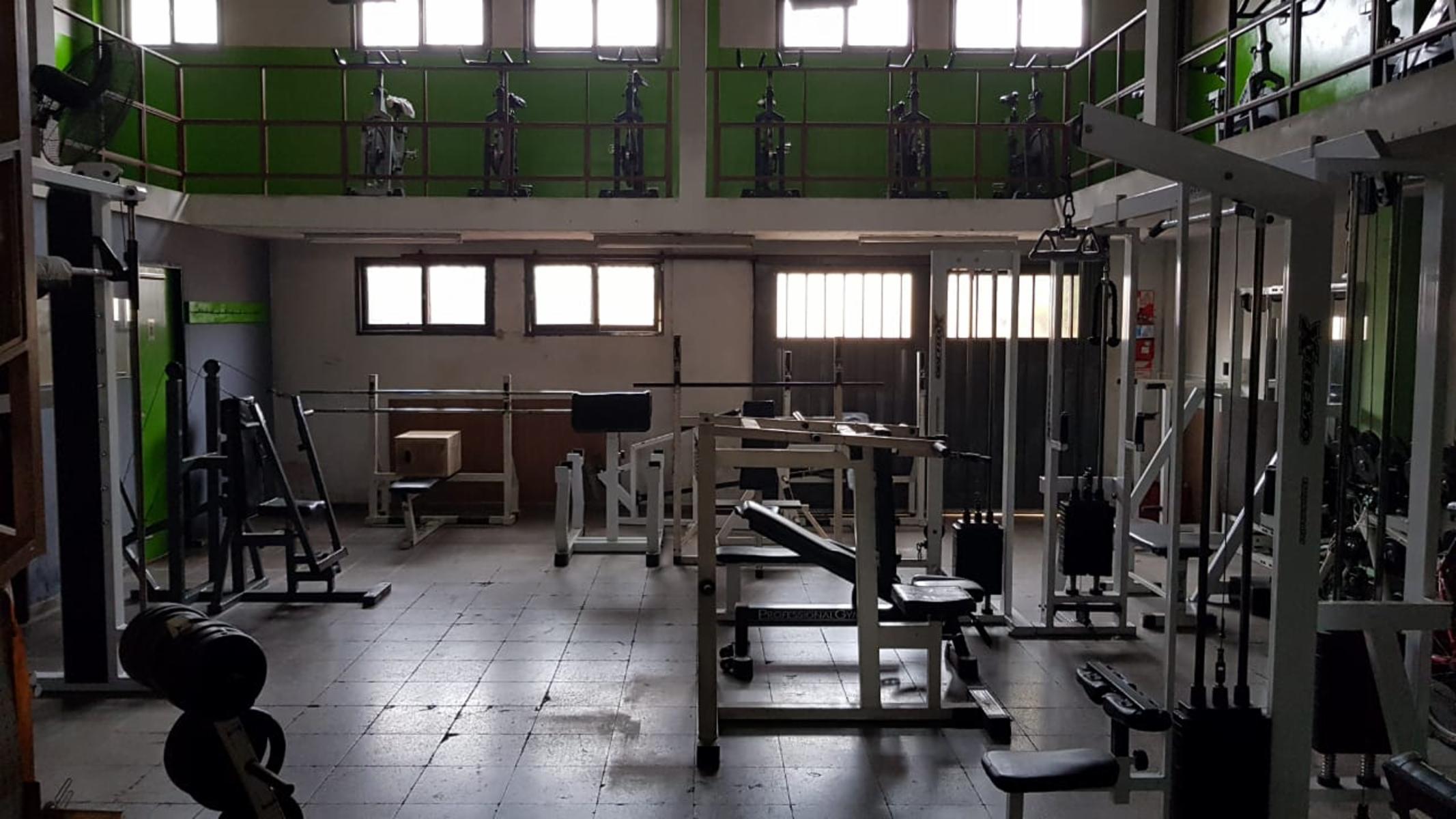 Excelente local comercial en 2 plantas sobre colectora av marquez, ideal todo rubro — foto 3