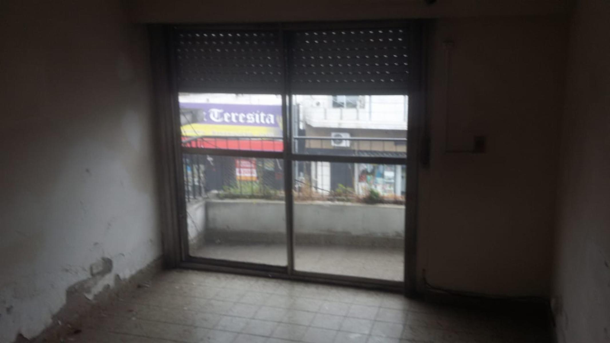 EXCELENTE DEPARTAMENTO 3 AMB. EN PRIMER PISO AL FRENTE — foto 7