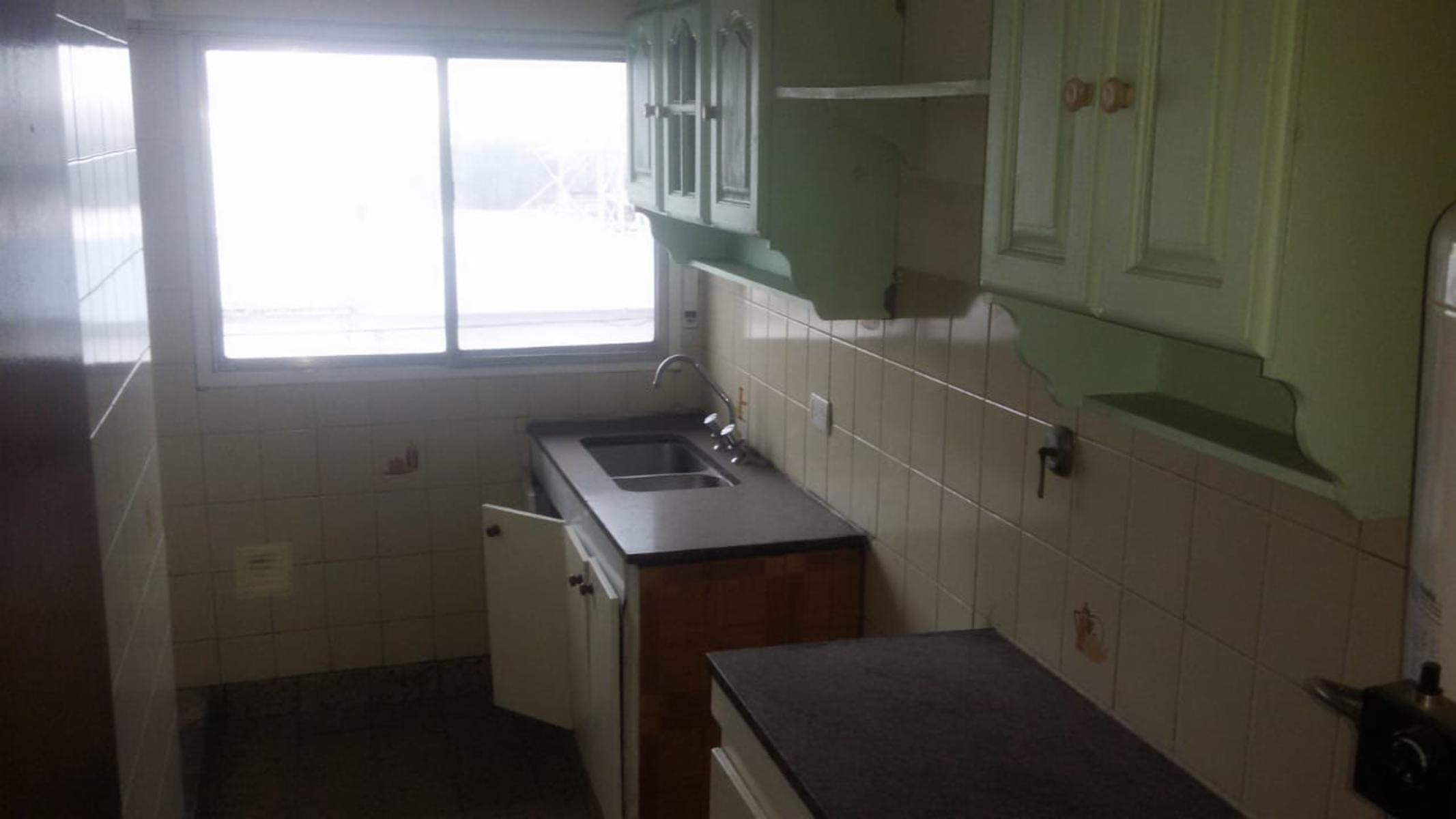 EXCELENTE DEPARTAMENTO 3 AMB. EN SEGUNDO PISO AL FRENTE CON BALCÓN