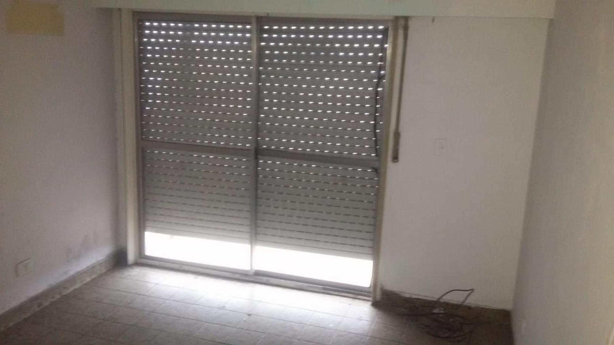 EXCELENTE DEPARTAMENTO 3 AMB. EN SEGUNDO PISO AL FRENTE CON BALCÓN — foto 7