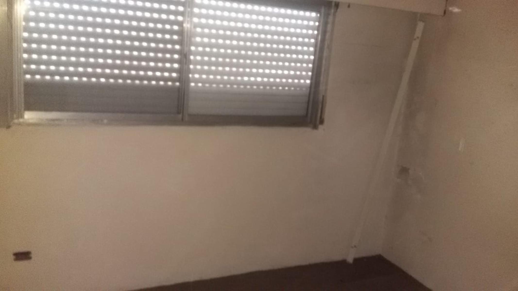 EXCELENTE DEPARTAMENTO 3 AMB. EN TERCER PISO AL FRENTE — foto 2