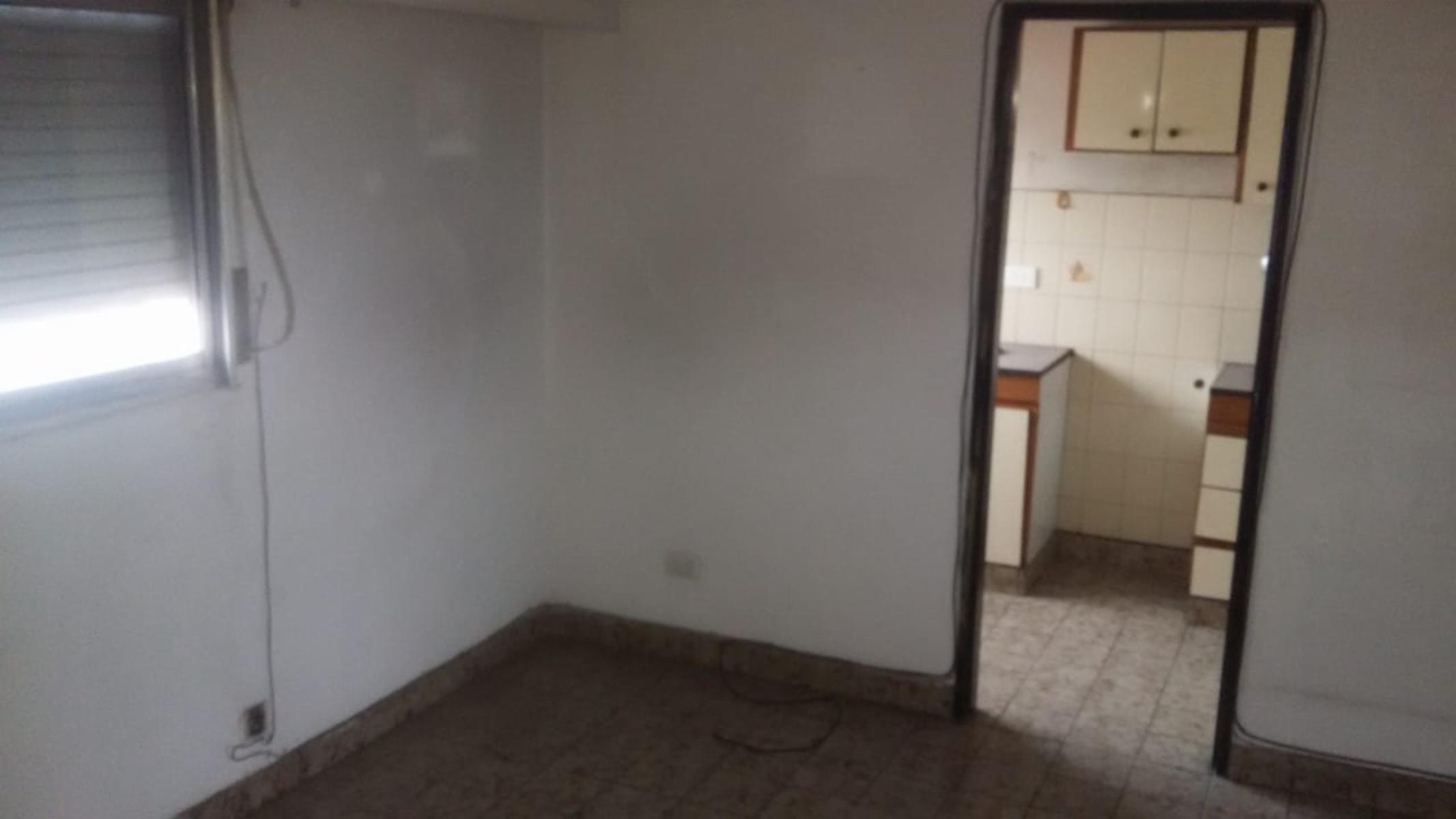EXCELENTE DEPARTAMENTO 3 AMB. EN TERCER PISO AL FRENTE — foto 6