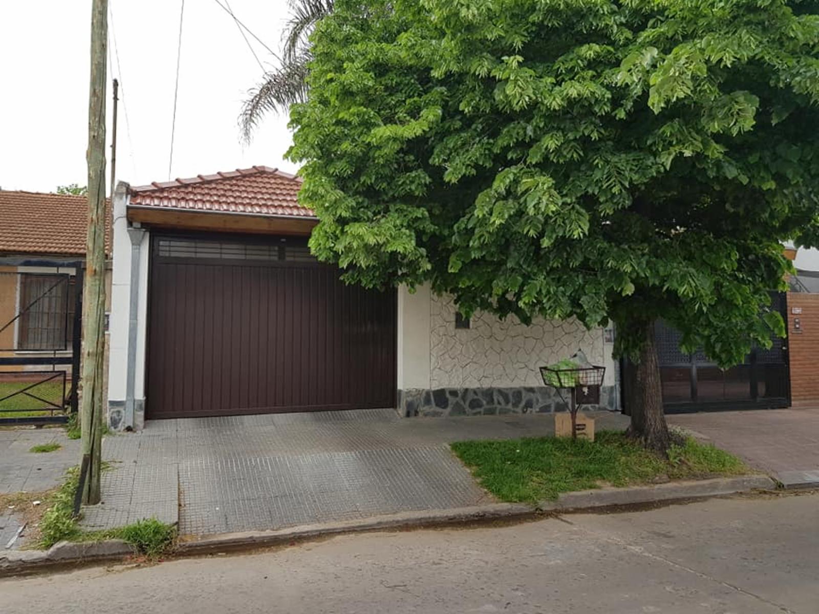 Excelente propiedad en la zona de chilavert en venta.