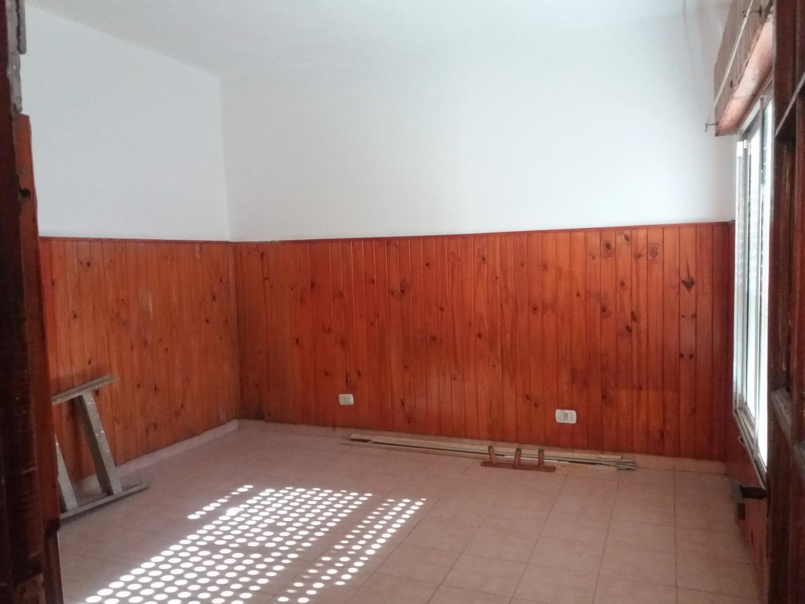 EXCELENTE PH Fdo. 3 AMB. COCINA/COMEDOR DE 5,70 X 3,80 MTS 2 DORMITORIOS DE 3,5 X 3,5 MTS CON AMPLIA VENTANA, BAÑO CON DUCHA Y PATIO DELANTERO/TRASERO. APTO CREDITO — foto 9
