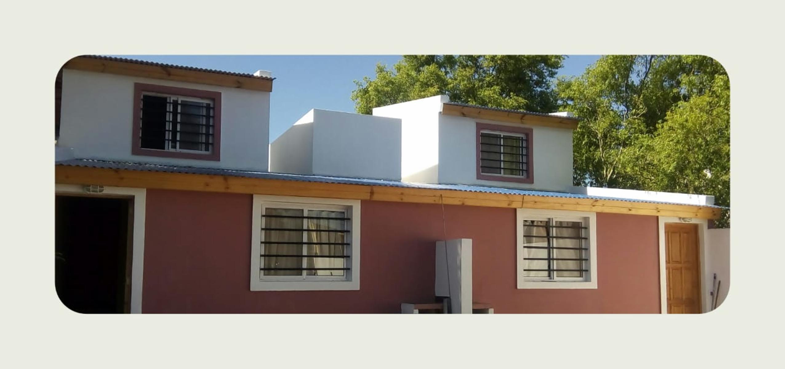 EXCELENTE DUPLEX EN PLANTA BAJA CON COCINA COMEDOR INCLUYENDO ARTEFACTO COCINA, TERMOTANQUE, BAÑO, HABITACIÓN, PATIO TRASERO PRIVADO, PATIO DE FRENTE COMPARTIDO Y HABITACIÓN MATRIMONIAL EN PLANTA ALTA — foto 11