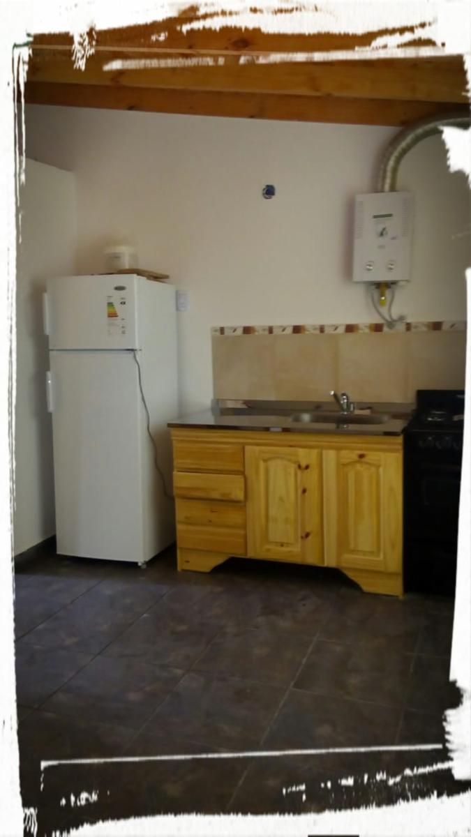 EXCELENTE DUPLEX EN PLANTA BAJA CON COCINA COMEDOR INCLUYENDO ARTEFACTO COCINA, TERMOTANQUE, BAÑO, HABITACIÓN, PATIO TRASERO PRIVADO, PATIO DE FRENTE COMPARTIDO Y HABITACIÓN MATRIMONIAL EN PLANTA ALTA — foto 6