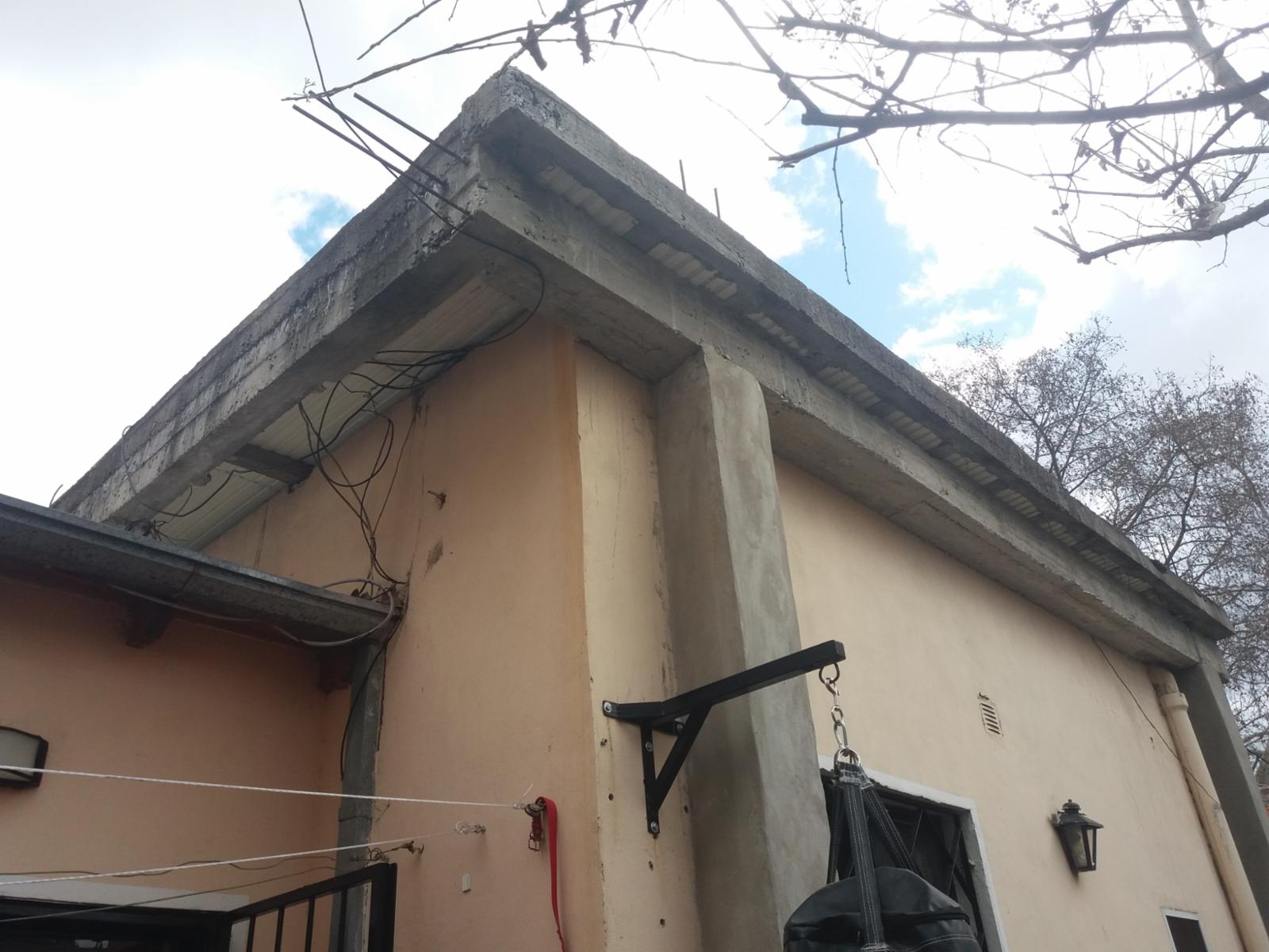 EXCELENTE PROPIEDAD POR PASILLO AL FONDO, 2 HABITACIONES ESPACIOSAS E ILUMINADAS, LIVING COMEDOR, COCINA Y BAÑO COMPLETO CON DUCHA. CUENTA CON PATIO Y LAVADERO SEPARADO, CON ALTILLO — foto 6