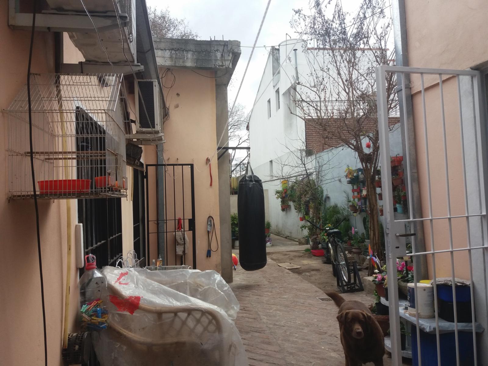 EXCELENTE PROPIEDAD POR PASILLO AL FONDO, 2 HABITACIONES ESPACIOSAS E ILUMINADAS, LIVING COMEDOR, COCINA Y BAÑO COMPLETO CON DUCHA. CUENTA CON PATIO Y LAVADERO SEPARADO, CON ALTILLO — foto 11