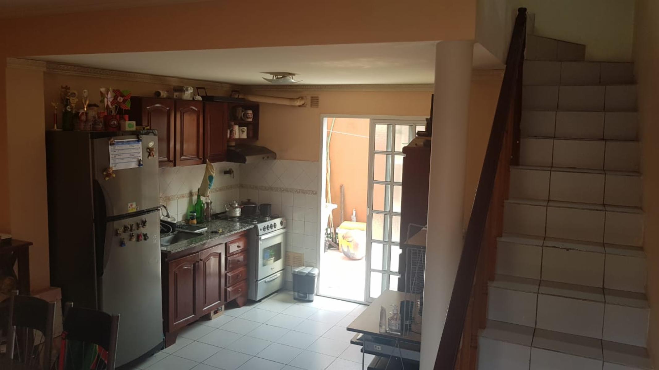 DUPLEX EXCELENTE UBICACIÓN PRÓXIMO AVENIDAS, 3 AMBIENTES Y PLAYROOM POSIBLE DORMITORIO, CON ENTRADA PARA VEHÍCULO. — foto 4