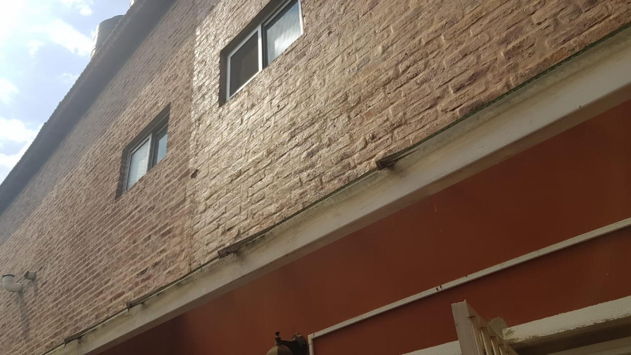DUPLEX EXCELENTE UBICACIÓN PRÓXIMO AVENIDAS, 3 AMBIENTES Y PLAYROOM POSIBLE DORMITORIO, CON ENTRADA PARA VEHÍCULO. — foto 5