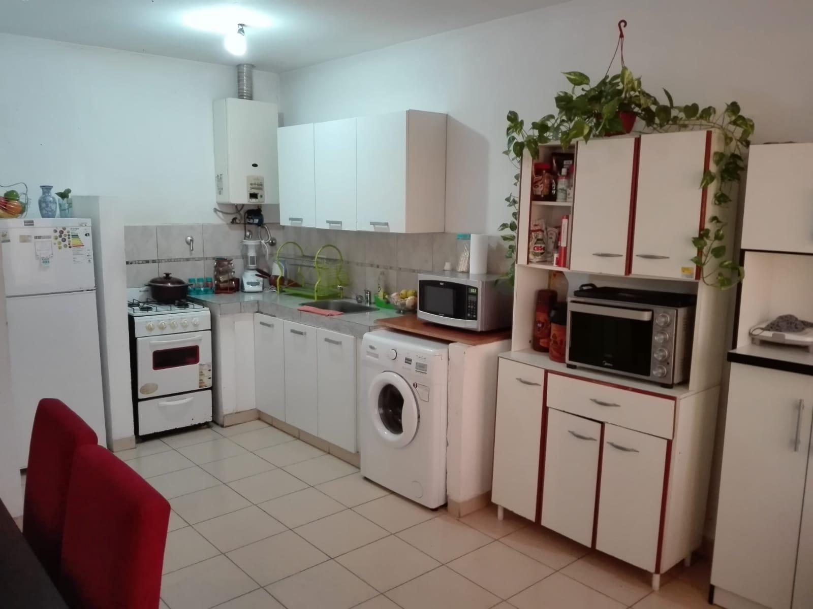 DEPTO 2 AMBIENTES 1ER PISO FRENTE, 1 DORMITORIO COCINA COMEDOR BAÑO, MUY BUEN ESTADO GENERAL. - 4
