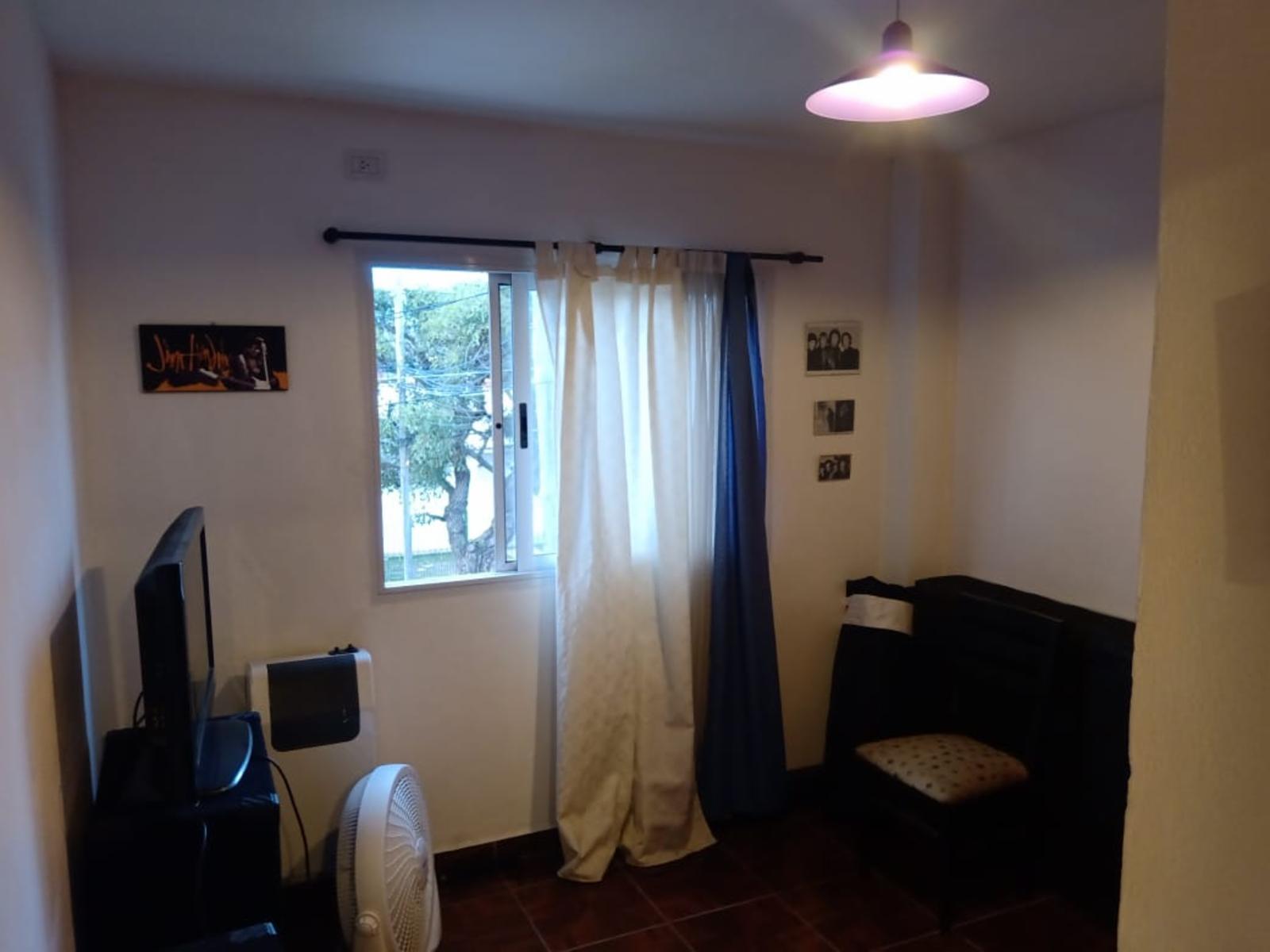 DEPTO 3 AMBIENTES 1ER PISO FRENTE, MUY BUEN ESTADO GENERAL. — foto 2
