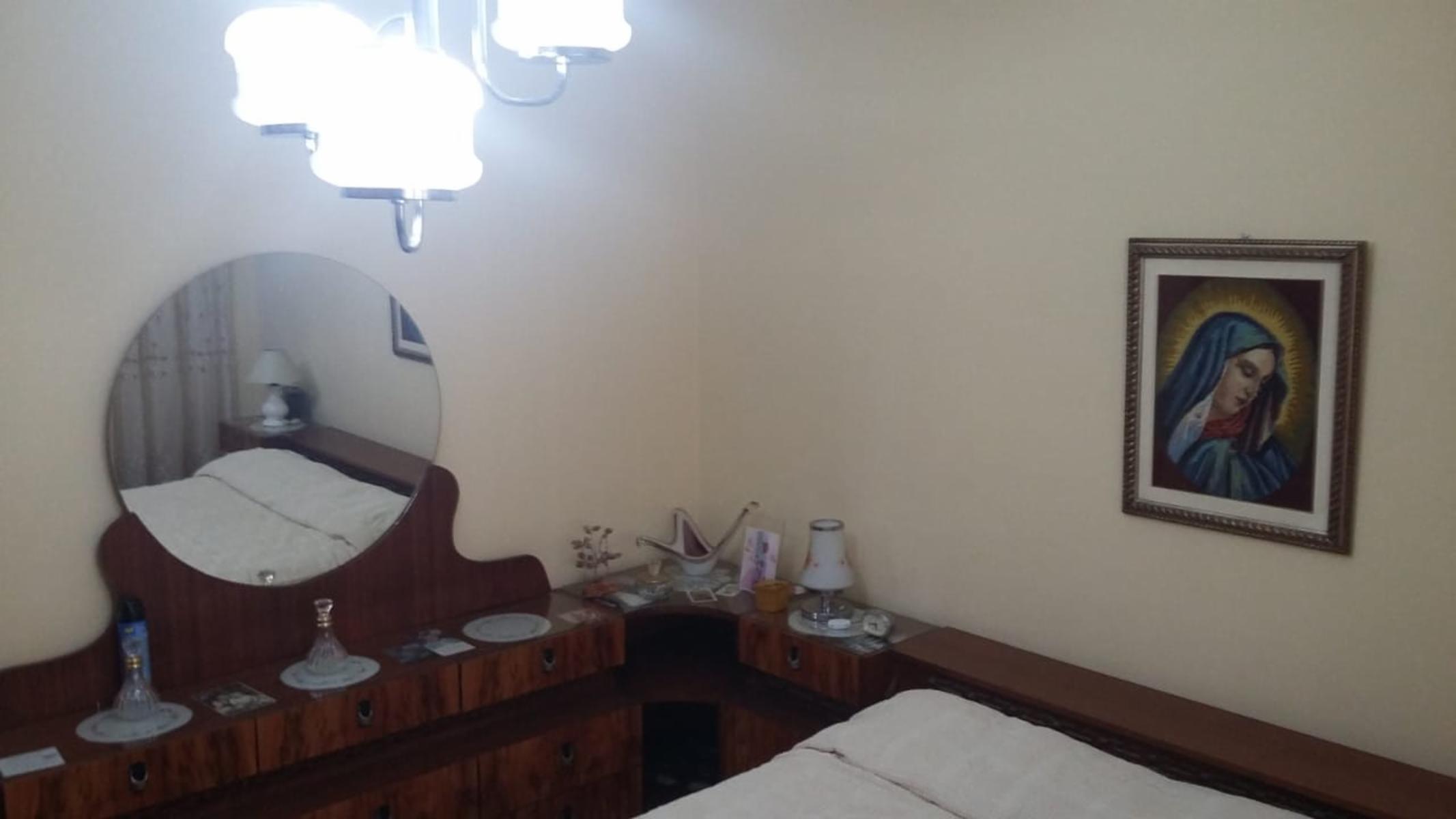 EXCELENTE CASA 3 AMBIENTES, 2 DORMITORIOS, COCINA-COMEDOR, LIVING, BAÑO, GARAGE FONDO LIBRE CON QUINCHO Y PARRILLA, TERRAZA. IMPECABLE ESTADO. OPORTUNIDAD — foto 3