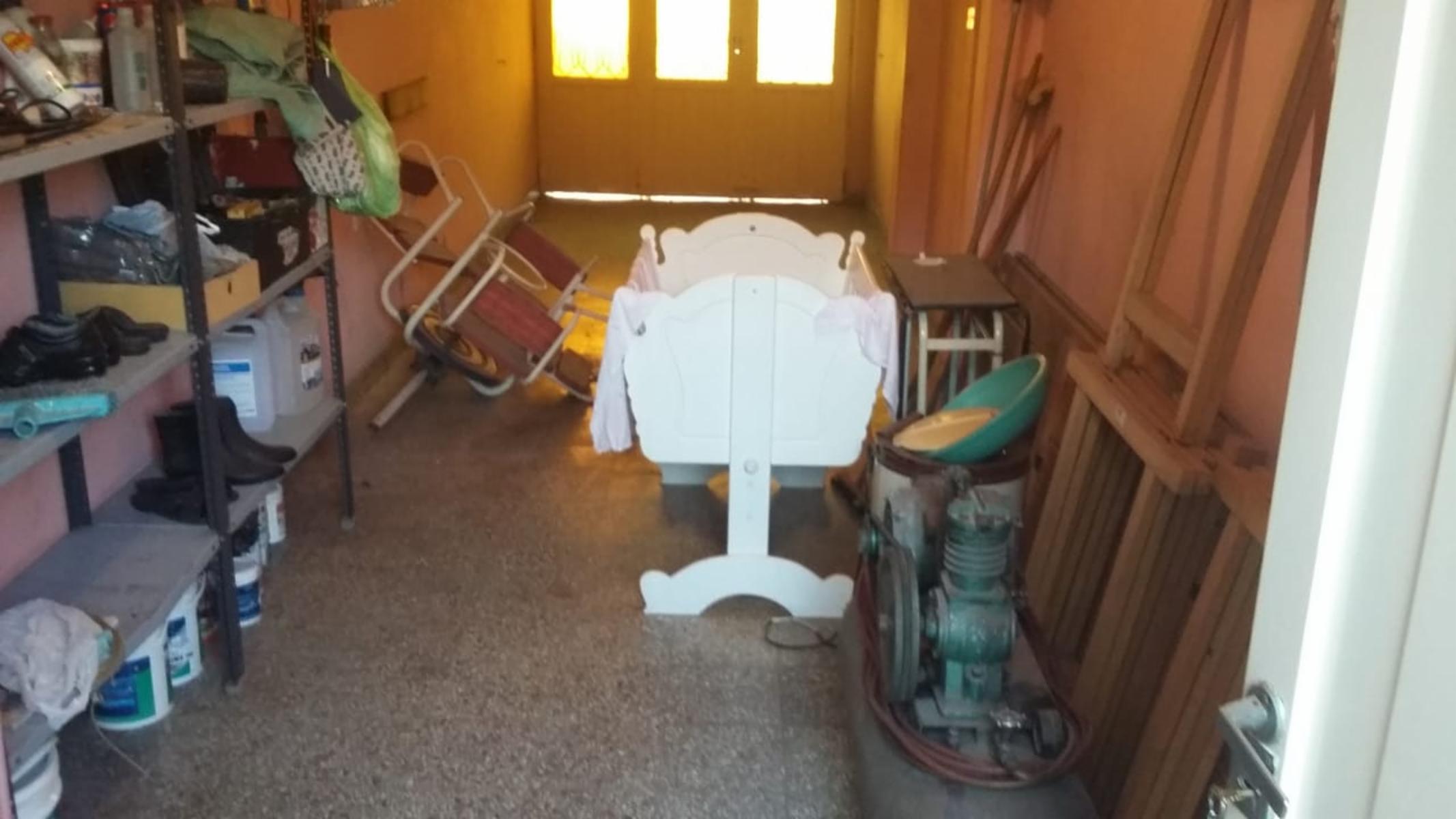 EXCELENTE CASA 3 AMBIENTES, 2 DORMITORIOS, COCINA-COMEDOR, LIVING, BAÑO, GARAGE FONDO LIBRE CON QUINCHO Y PARRILLA, TERRAZA. IMPECABLE ESTADO. OPORTUNIDAD — foto 13