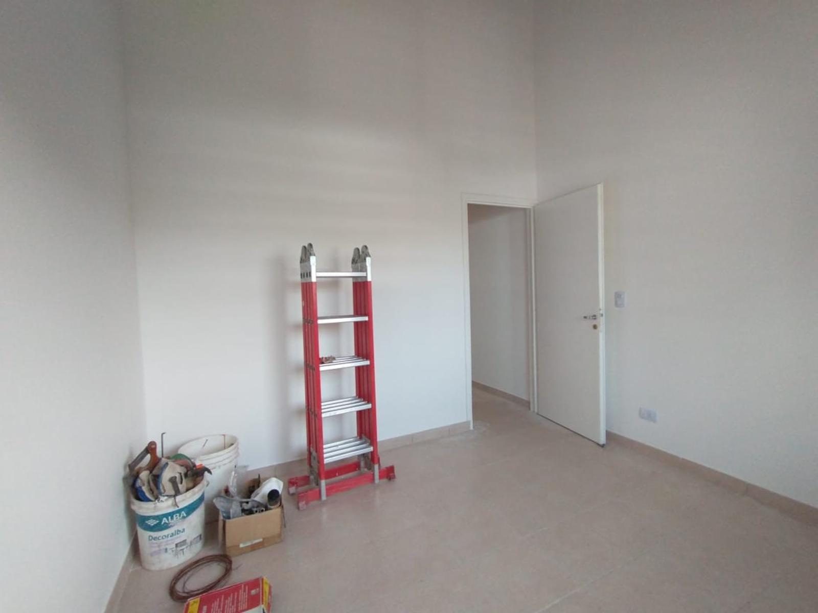 EXCELENTE PH PLANTA ALTA A ESTRENAR CON ENTREPISO, HABITACIÓN, COCINA COMEDOR Y BAÑO COMPLETO CON DUCHA. - 2