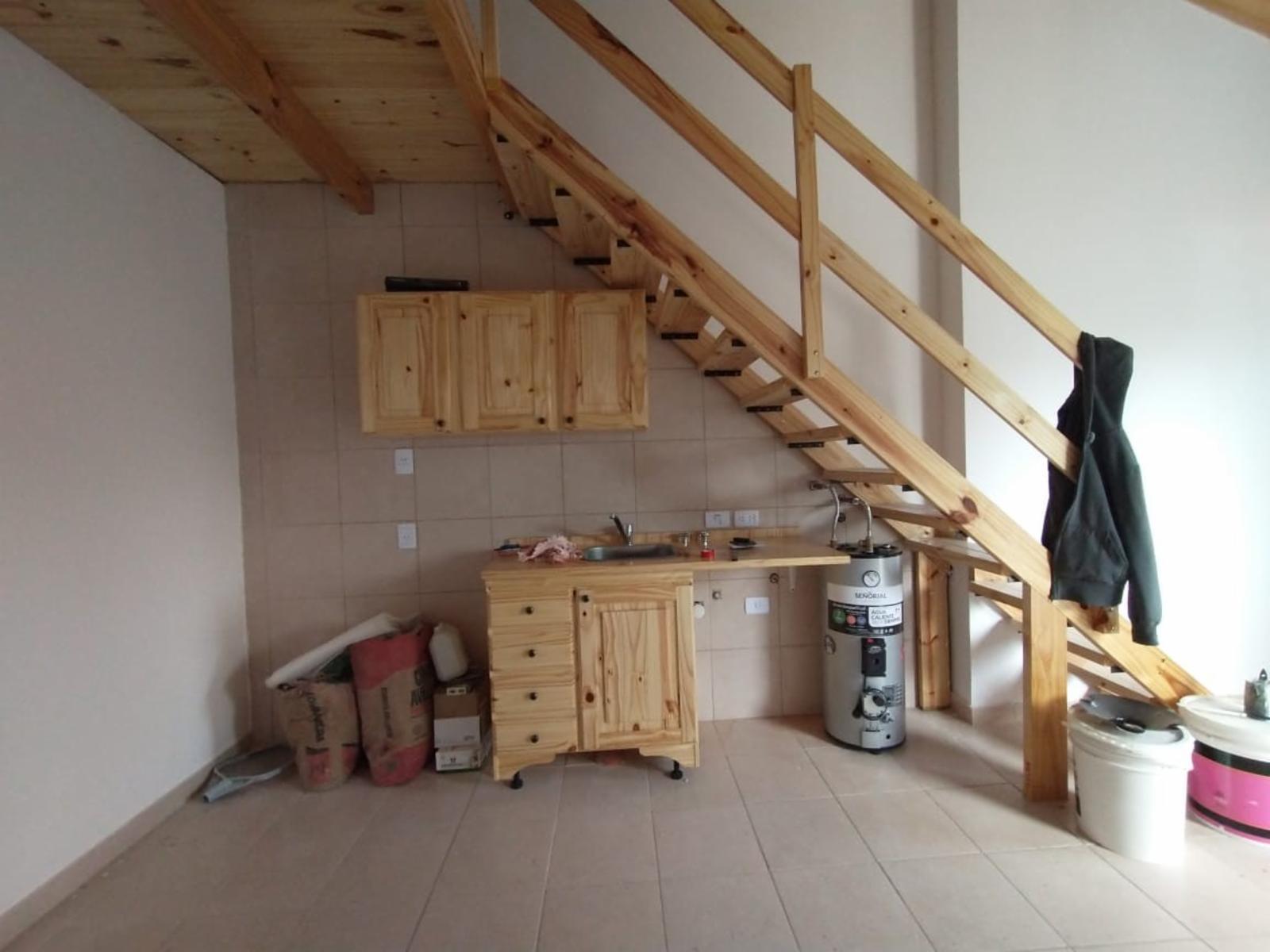 EXCELENTE PH PLANTA ALTA A ESTRENAR CON ENTREPISO, HABITACIÓN, COCINA COMEDOR Y BAÑO COMPLETO CON DUCHA. - 4